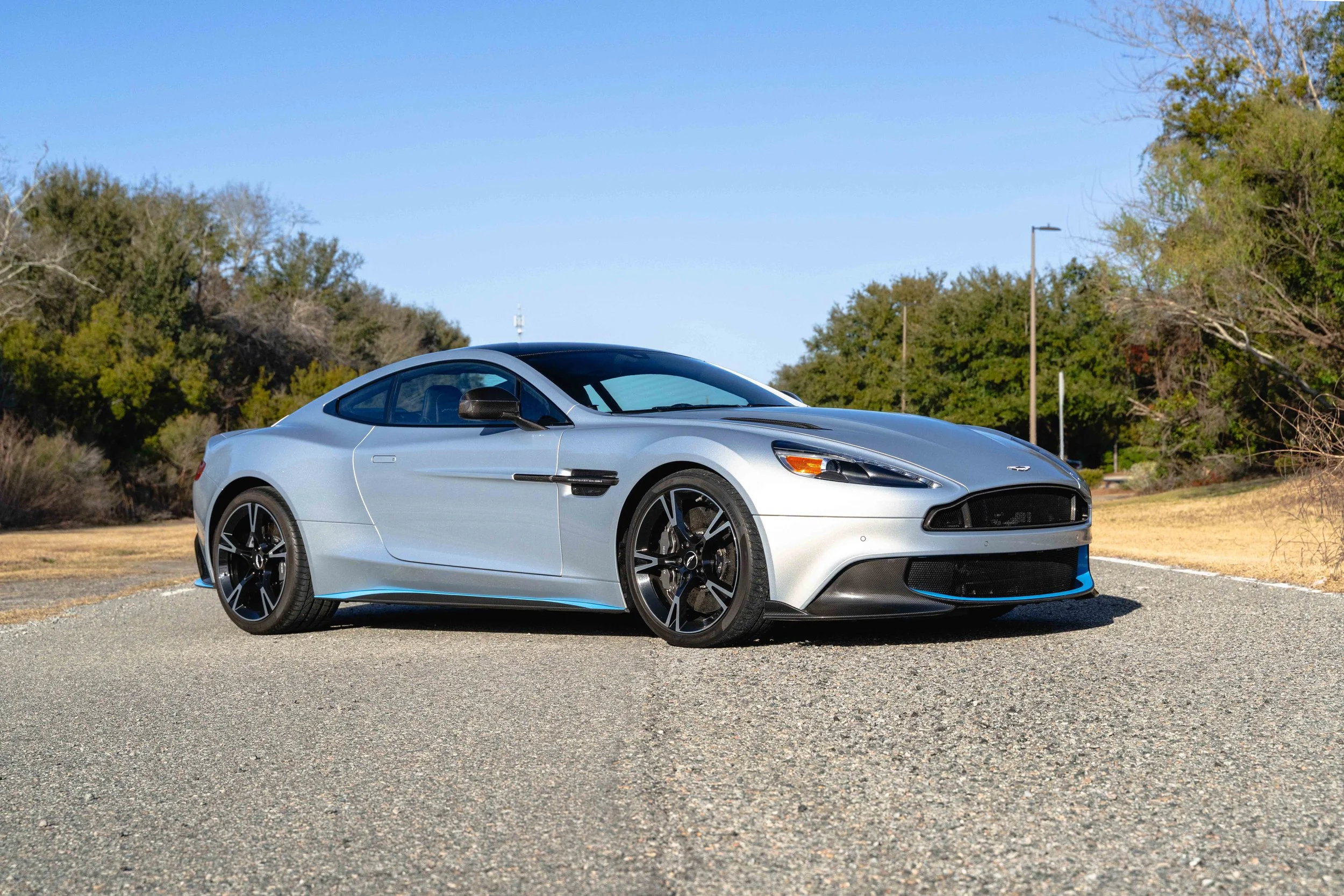 Aston Martin-25.jpg