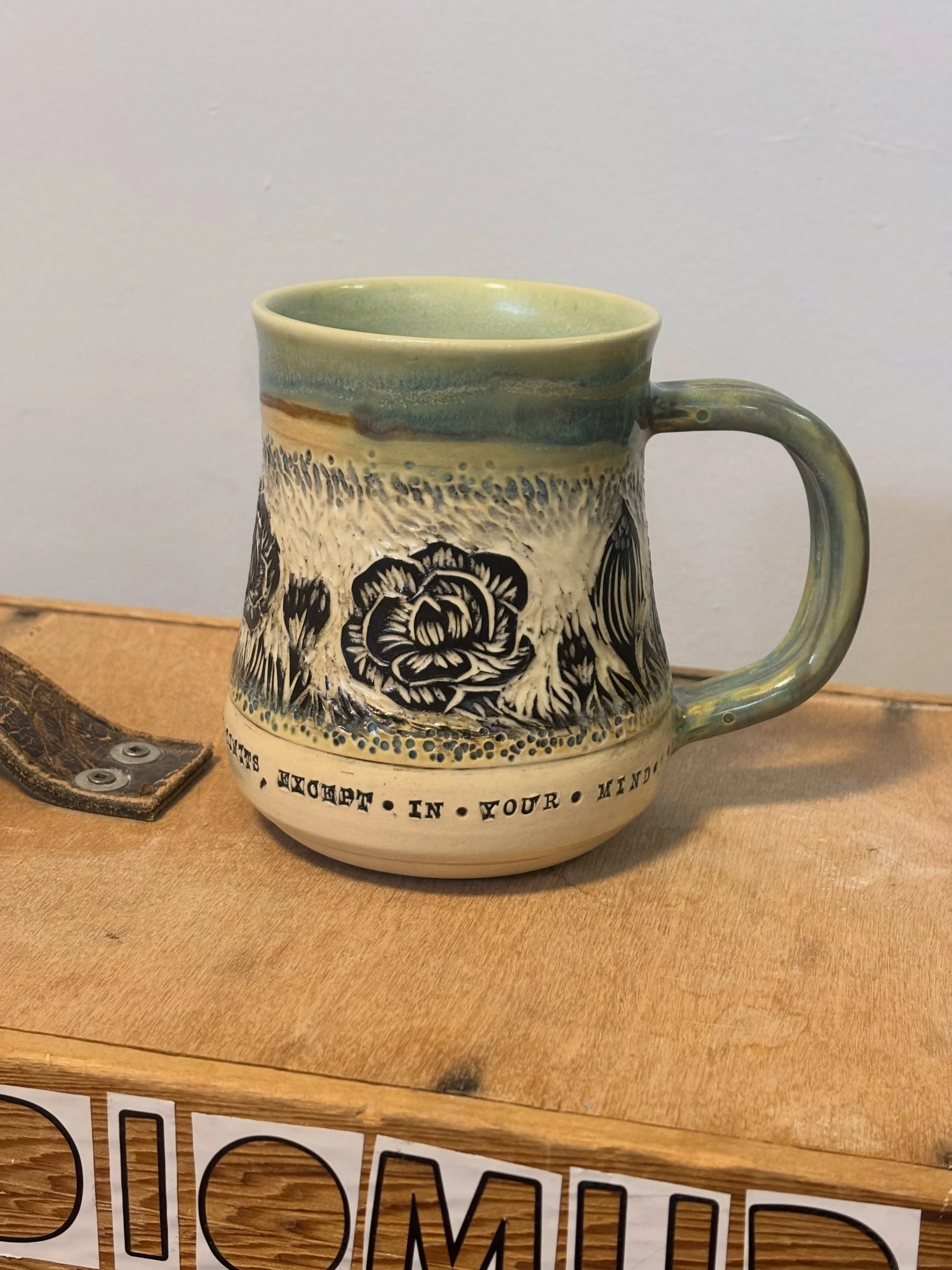 &ldquo;The garden of the world has no limits - except in your mind.&rdquo;

#rumi

☕️🌸

#radiomud #limitless
#mugshot #flowermug