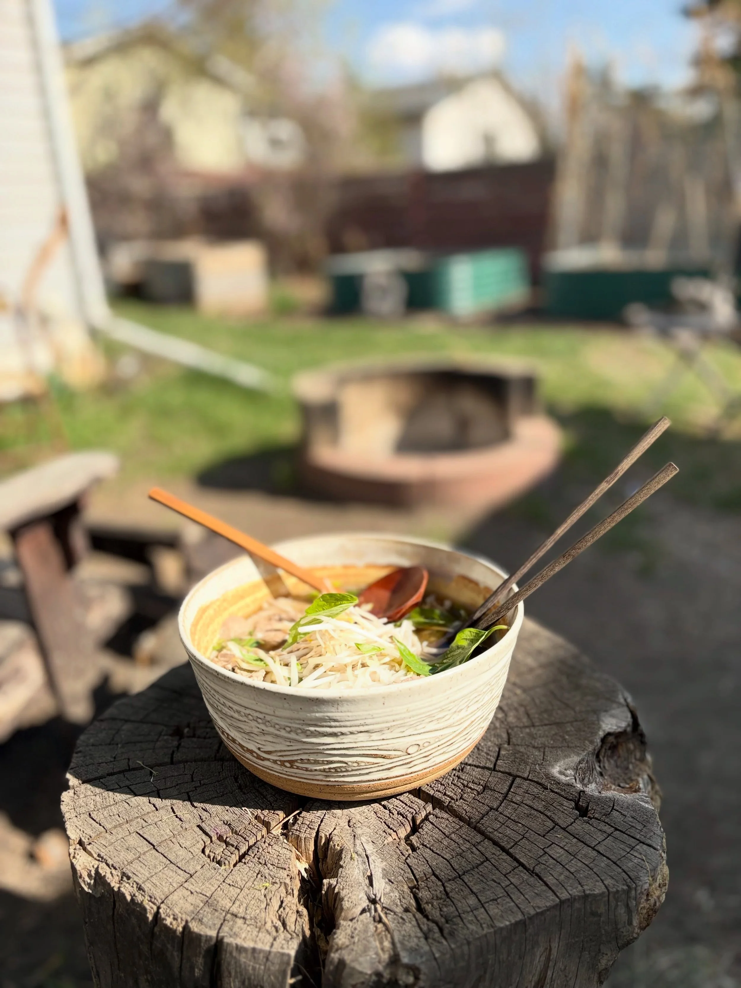 Handmade.
Soup-approved.
Living its best life with Mark + @fluid_dynamics_craniosacral 

Thanks friends 🤍🍜 I appreciate you ☺️

#radiomud #soupbowl #handmadebowl #yycmade #functionalpottery