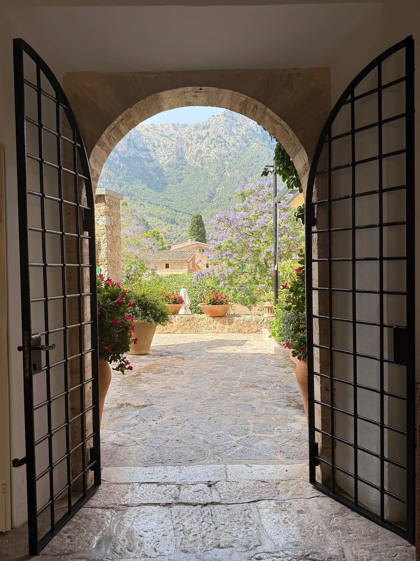 cc-portfolio-la-residencia-arch.jpg