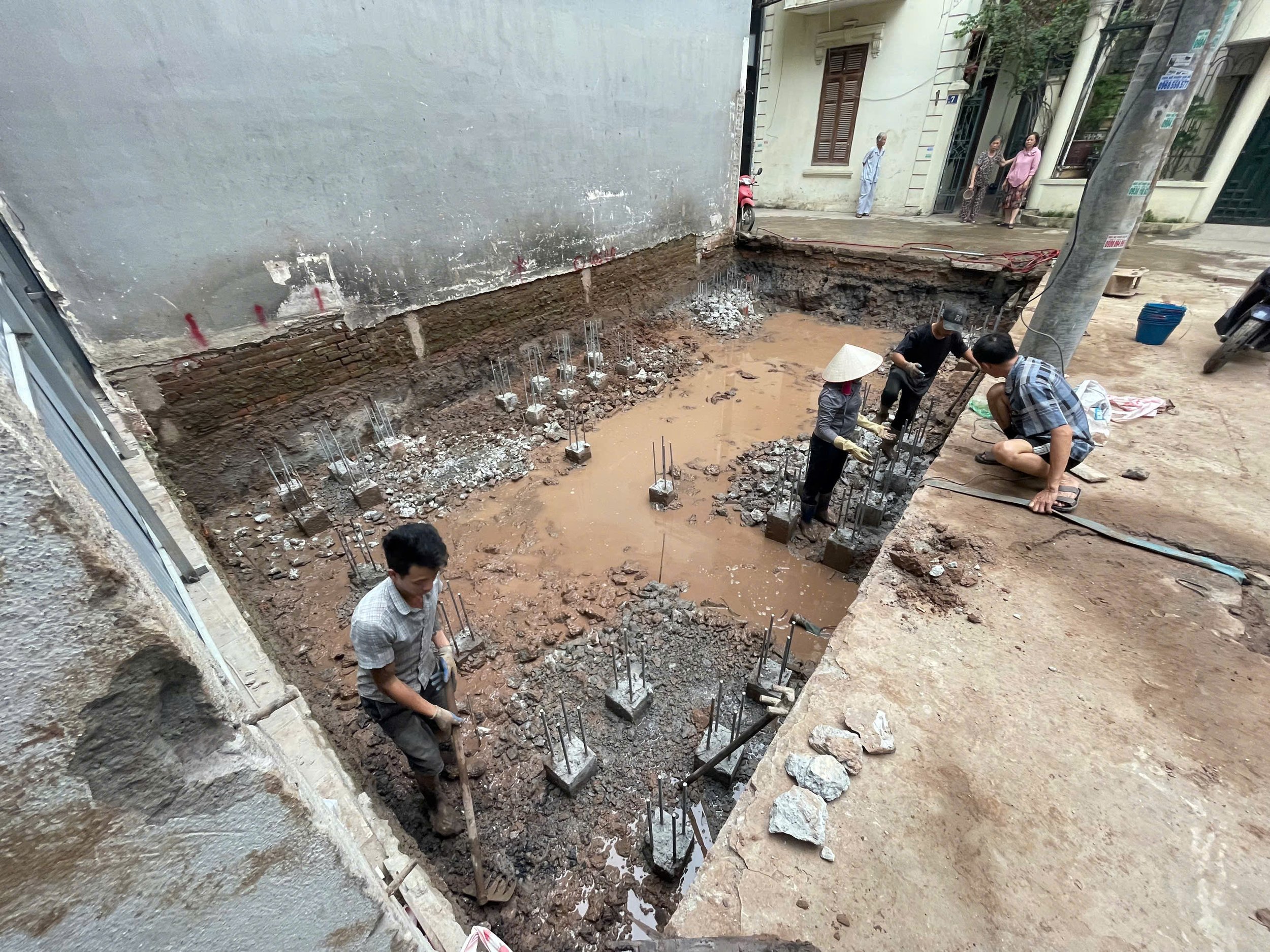 Ảnh thi công thực tế công trình Cầu Giấy - Móng, phá dỡ đầu cọc