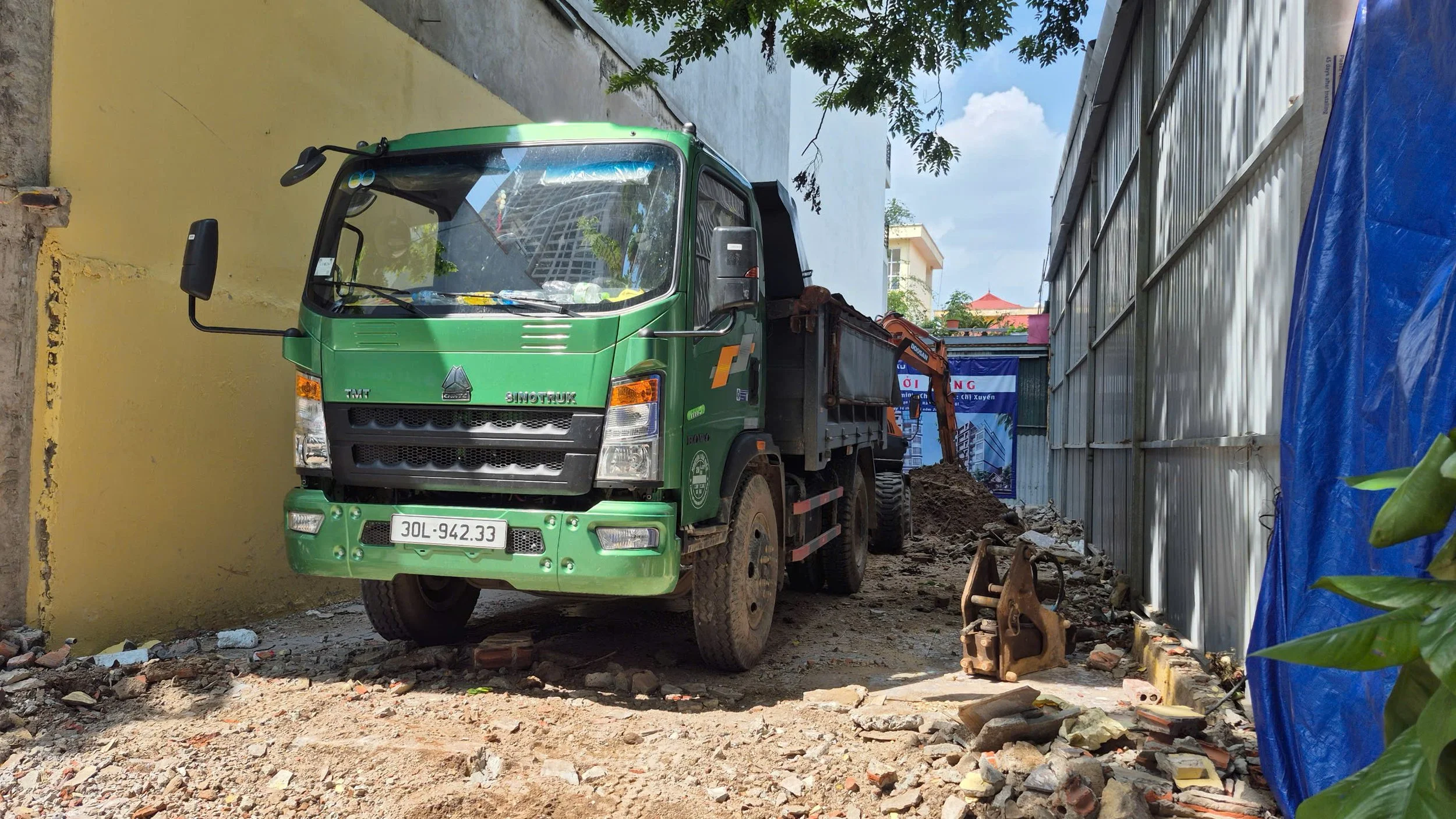 Dọn mặt bằng thi công nhà phố Hoàng Mai
