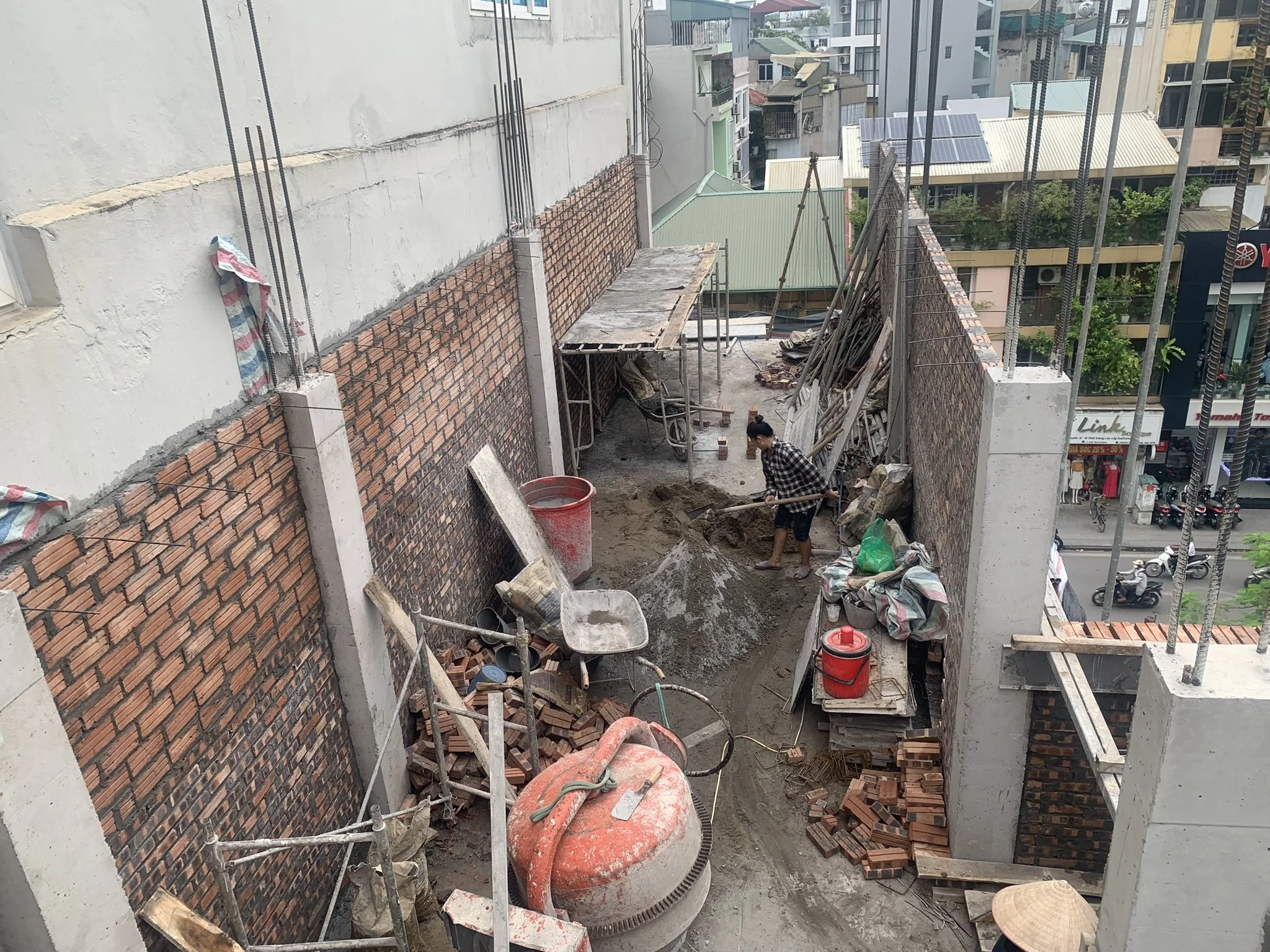 Thi công sàn tầng 4 nhà phố Khâm Thiên - ảnh 1