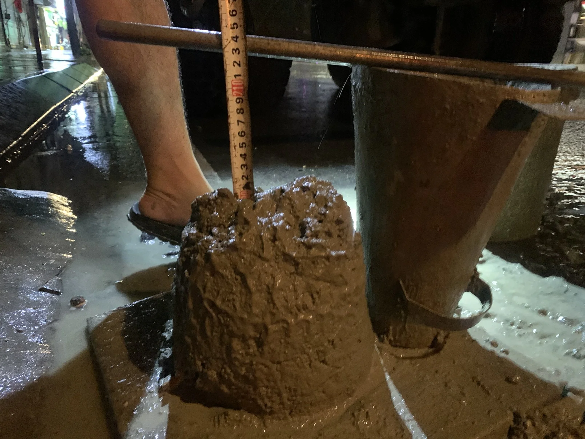 Thi công sàn tầng 2 nhà phố Khâm Thiên - ảnh 6