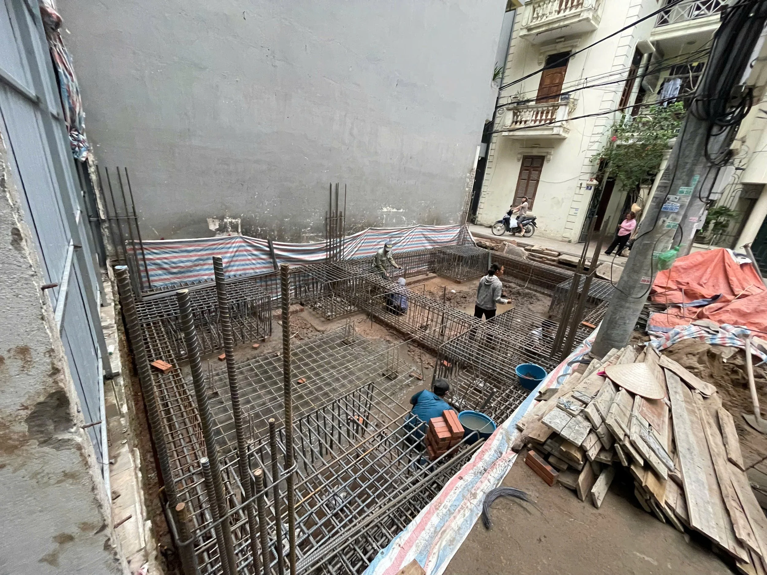 Ảnh thi công thực tế công trình Cầu Giấy - Thép móng
