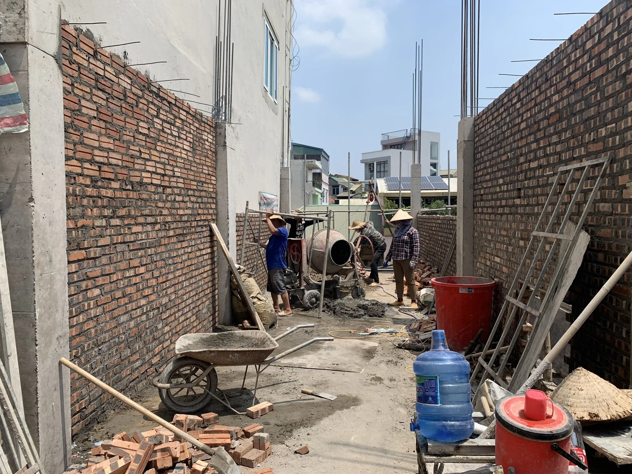 Thi công sàn tầng 3 nhà phố Khâm Thiên - ảnh 1