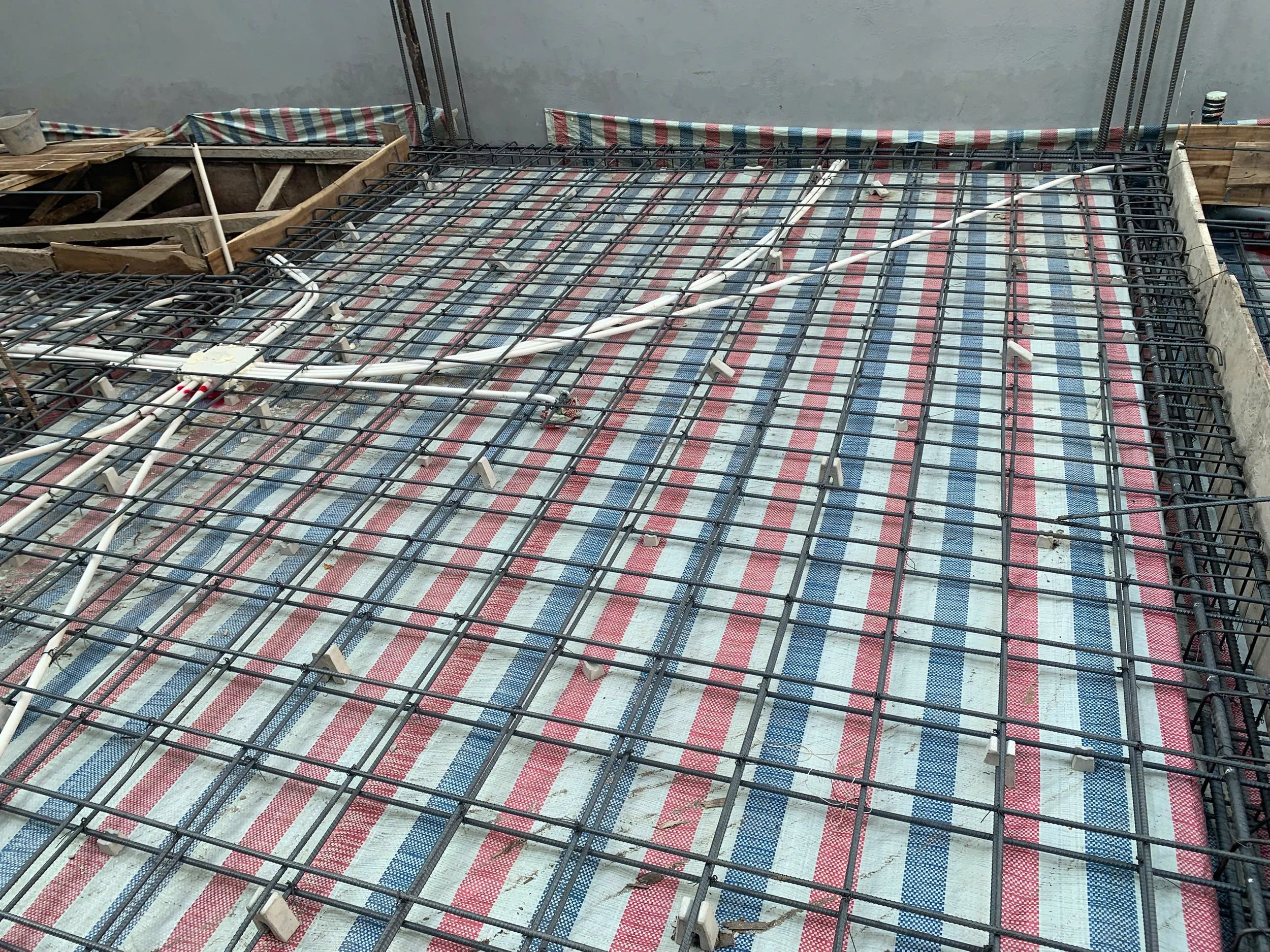 Thi công sàn tầng 2 nhà phố Hà Đông