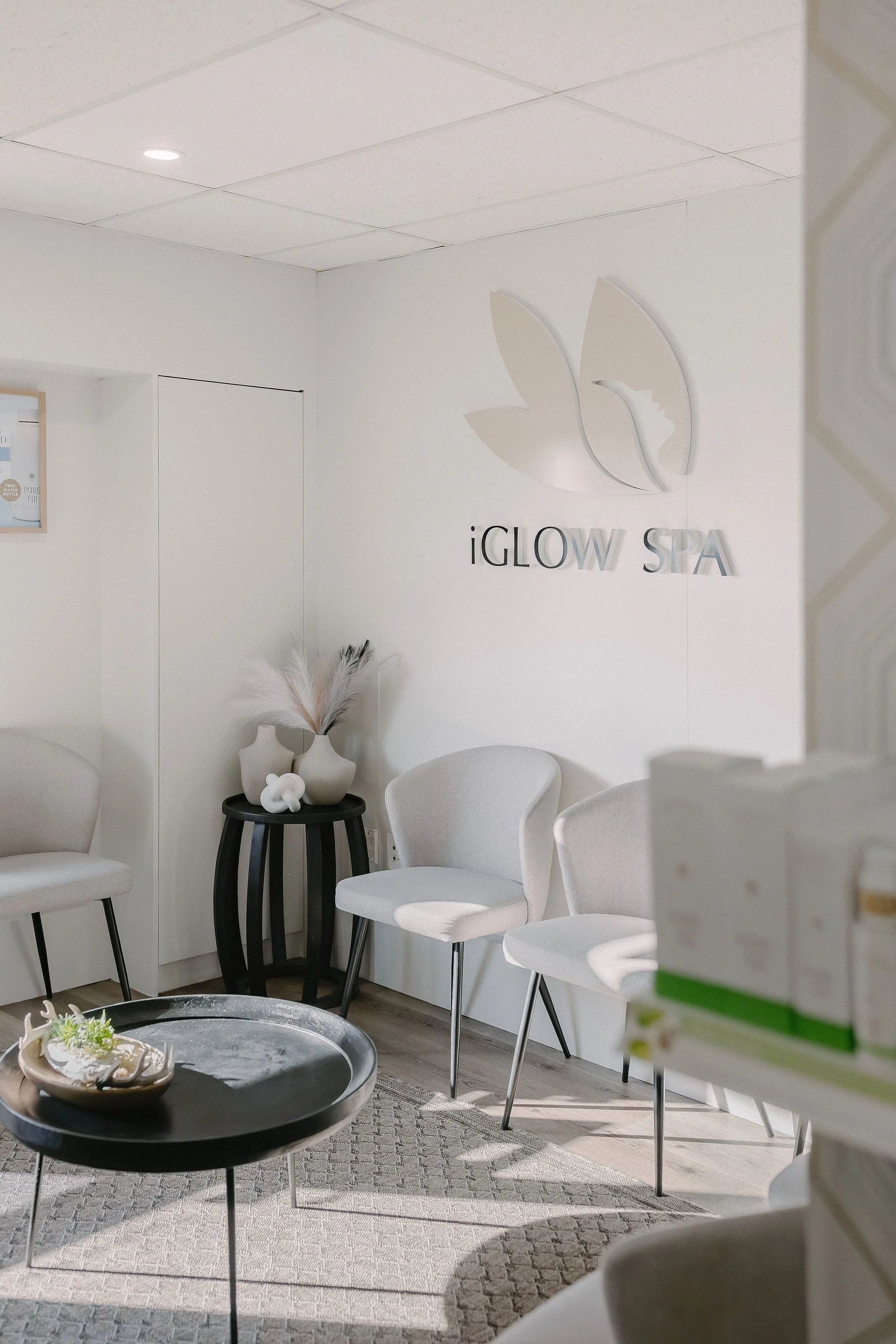 iglow spa reception area