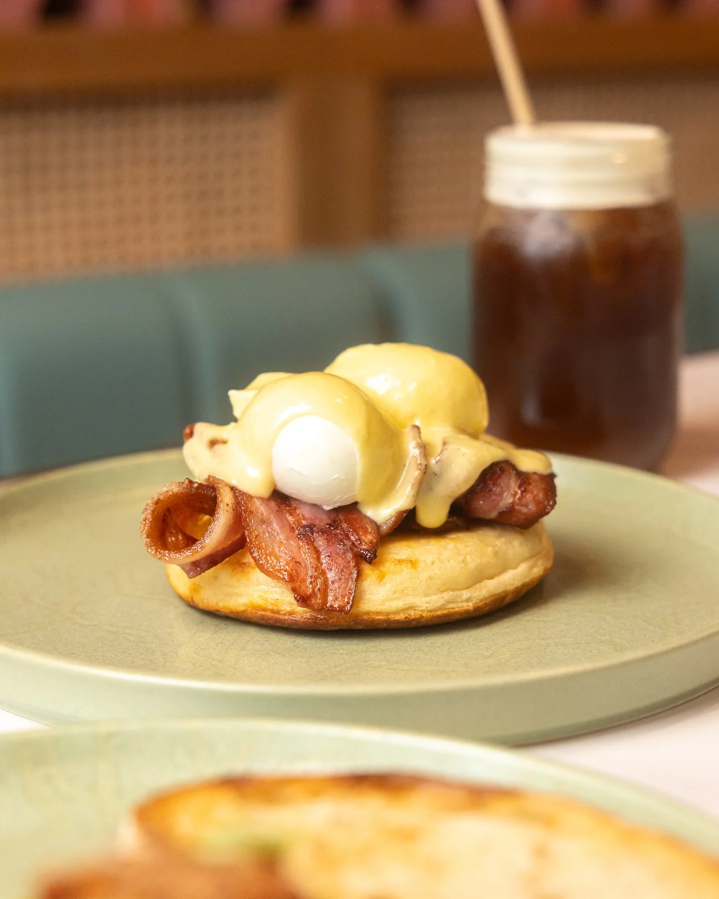 Eggs Benny, just the way brunch should be 🍳🤎

Poached eggs, crispy bacon and golden hollandaise, all in one delicious bite. Come try our Eggs Benny at MiMi. ✨