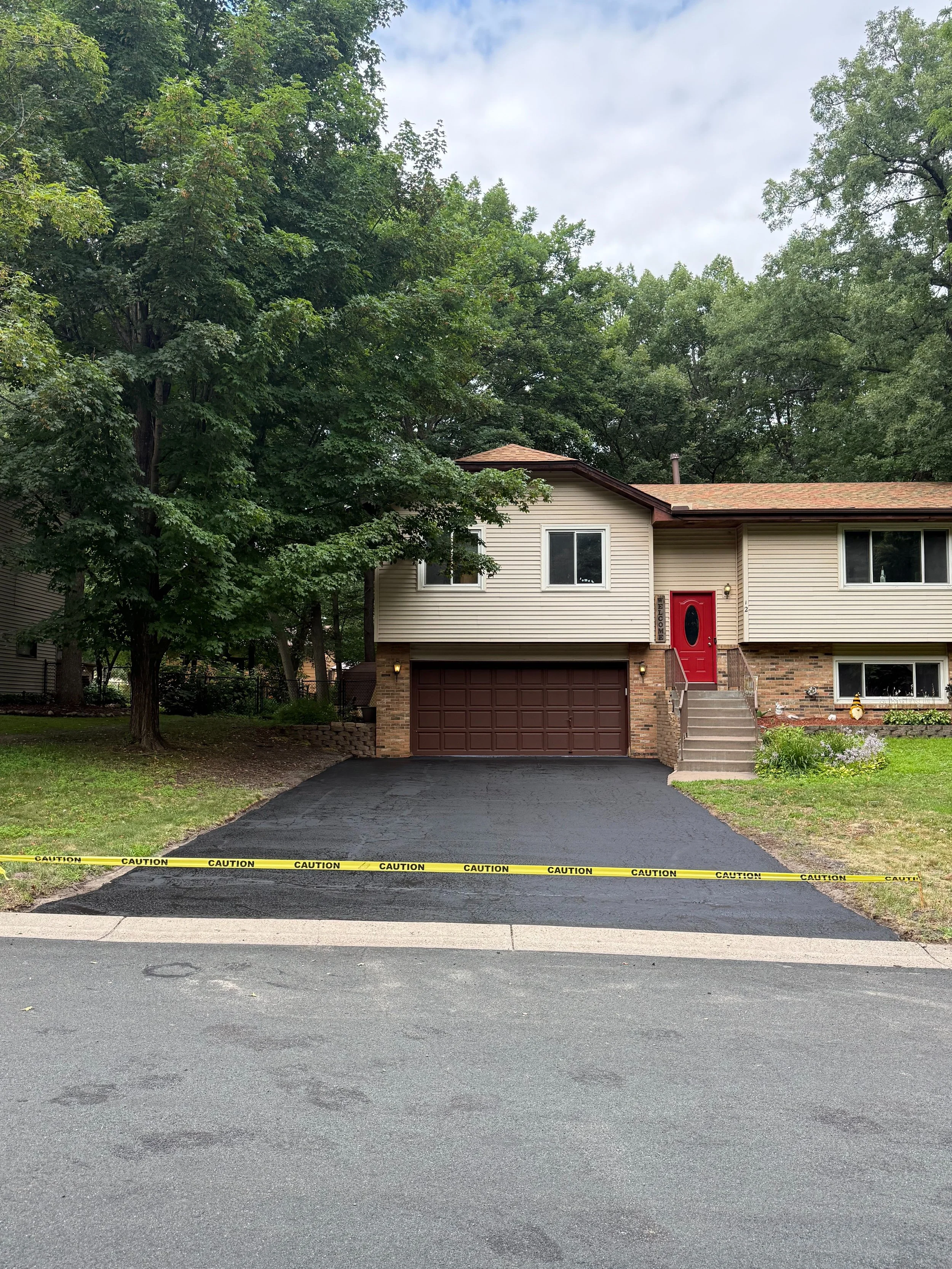 The Best Time to Sealcoat a Driveway in Minnesota