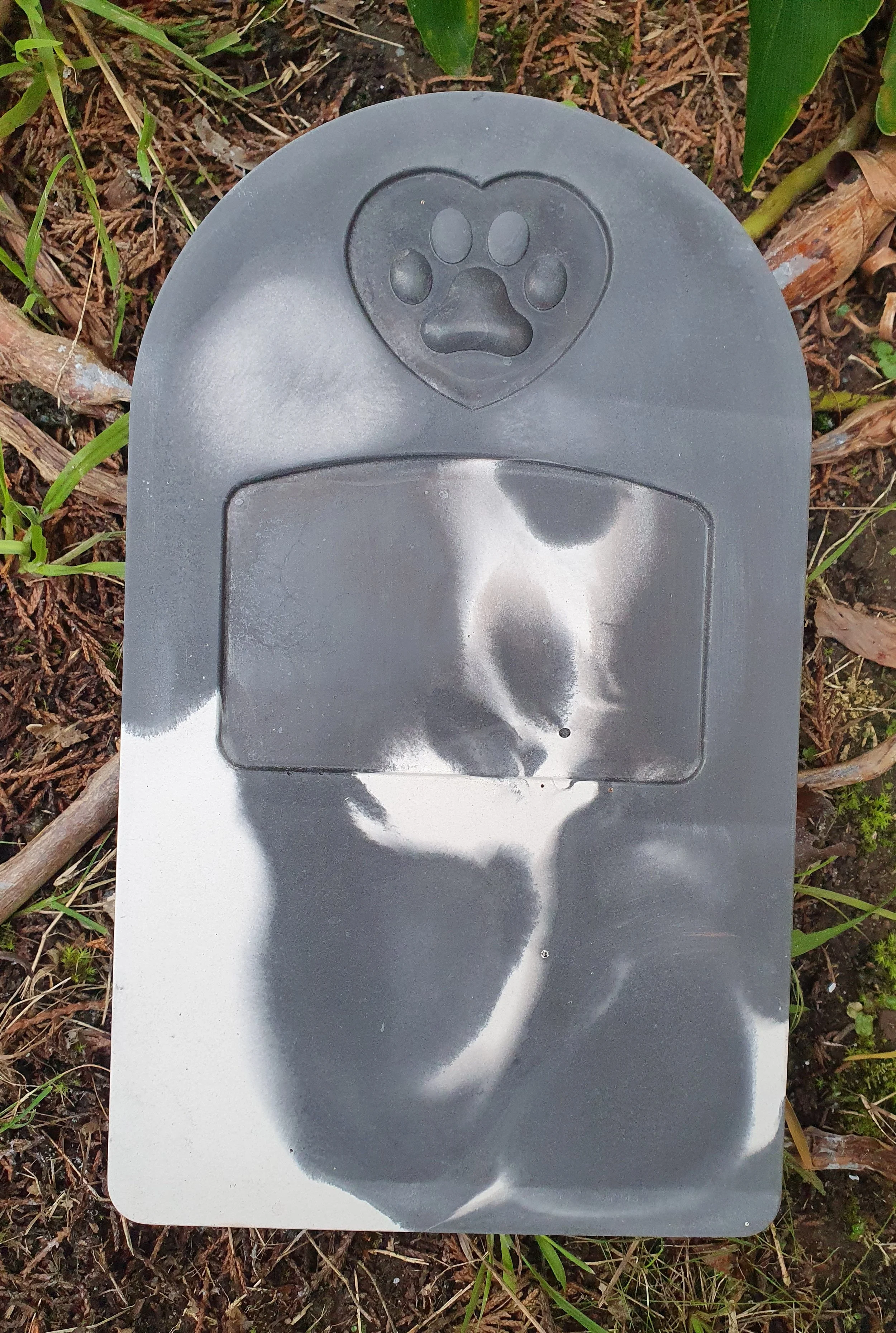 Pet memorial concrete black and white stone.