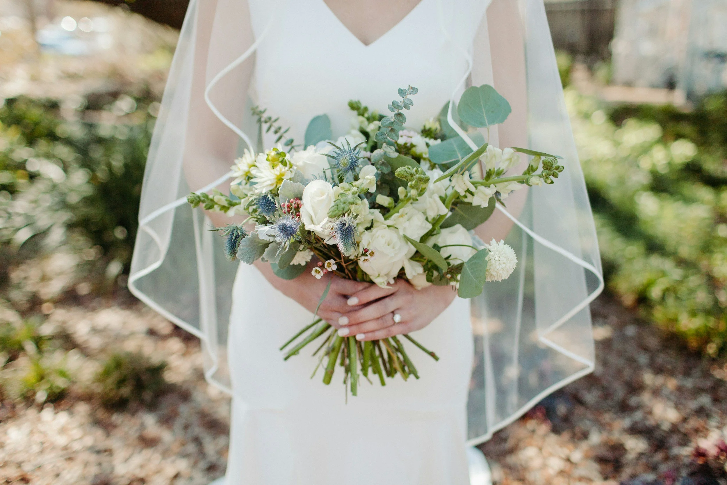 MIT DER NATUR FEIERN, WARUM SAISONALE FLORSTIK EURE HOCHZEIT VERZAUBERT