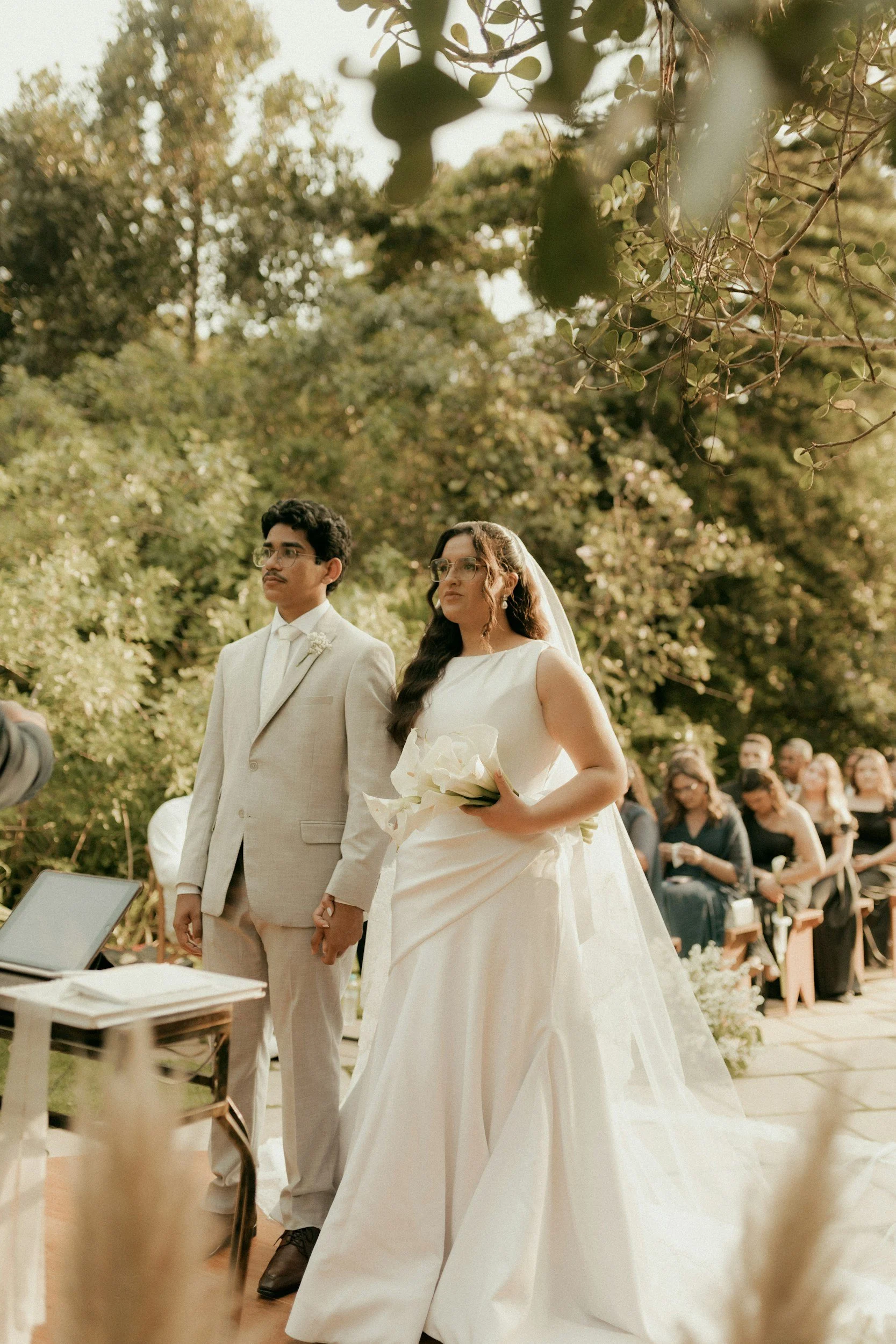 LIEBE KENNT KEINE SPRACHGRENZEN: TIPPS FÜR EURE MEHRSPRACHIGE HOCHZEIT