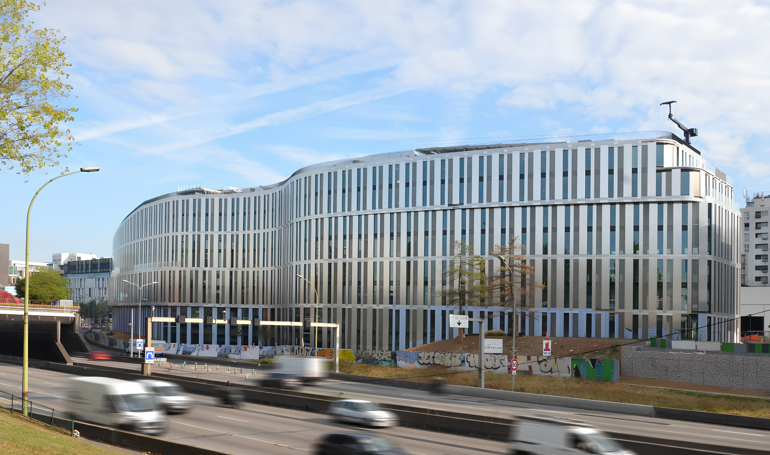 Bâtiment View à Paris 20e avec façades vitrées et vitrages isolants techniques LÉPÉE Vitrage