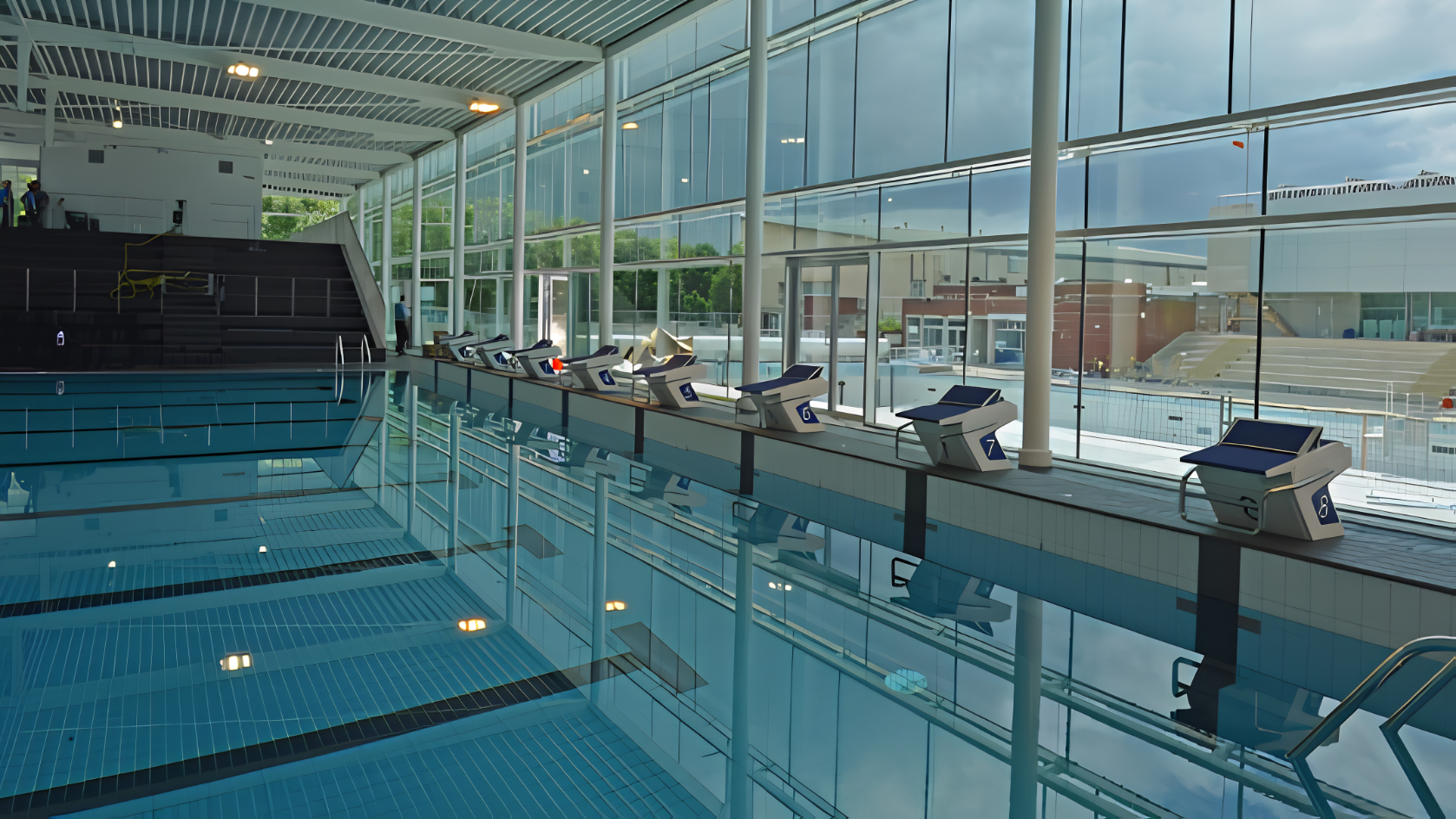 Vitrages isolants techniques apportant lumière naturelle et confort thermique au Centre aquatique de Caen