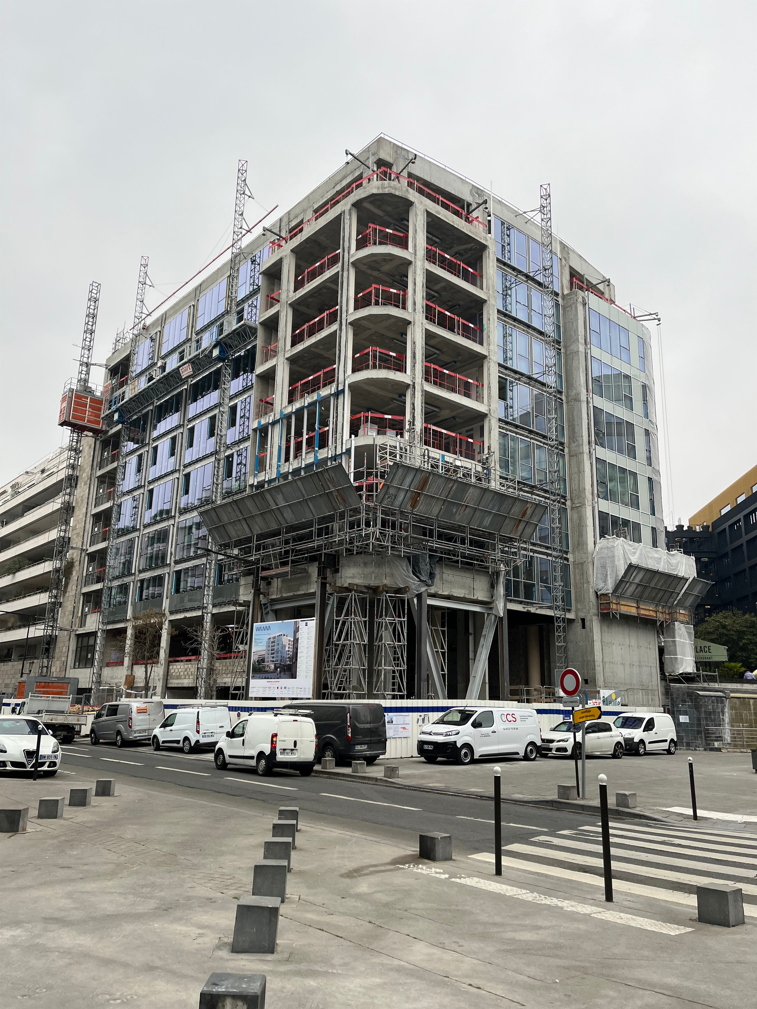 Façade du chantier Wanna à Boulogne-Billancourt équipée de vitrages isolants à contrôle solaire AGC Clearvision Energy 72/38