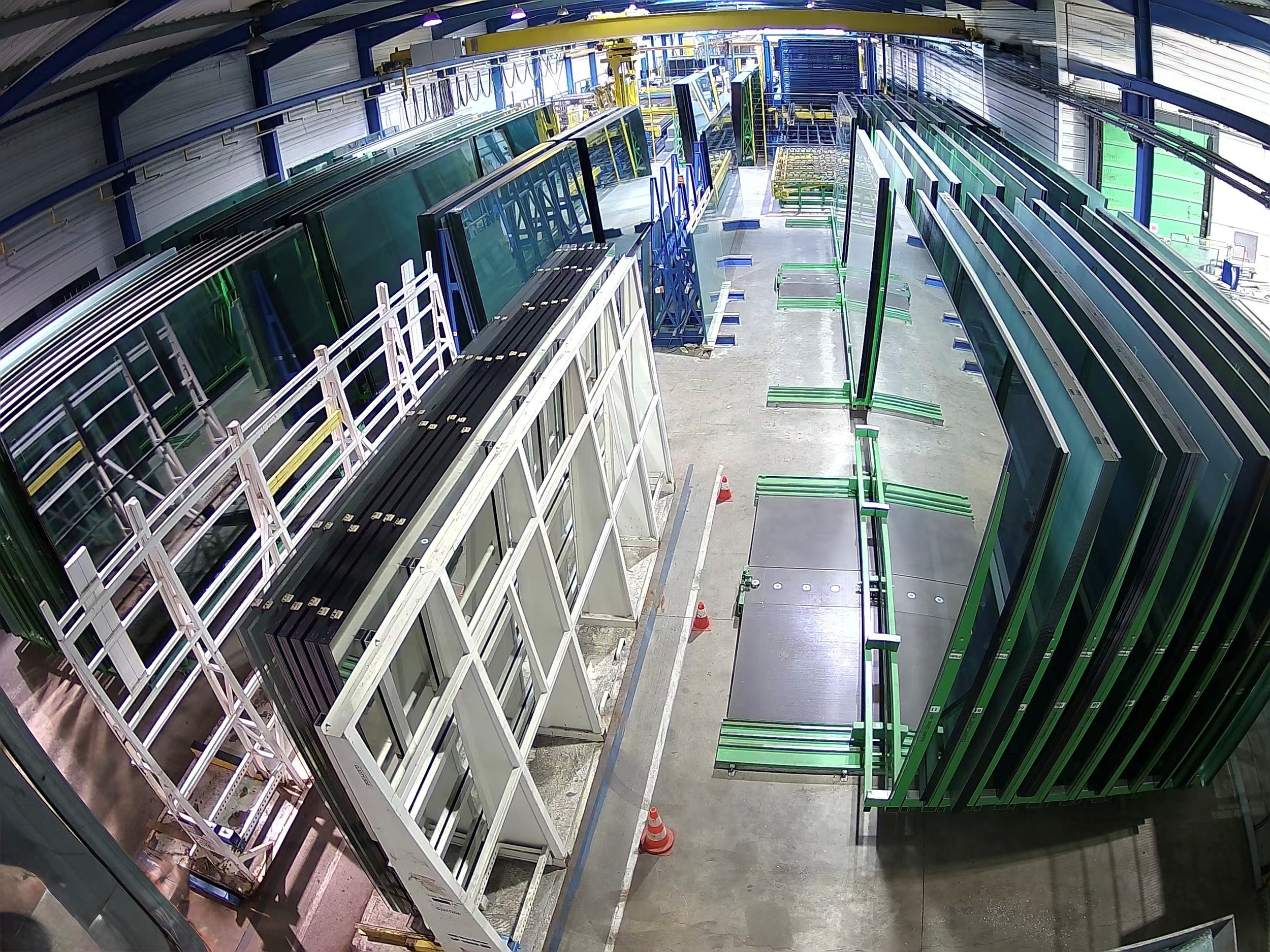 Stockage automatique de panneaux de verre dans l’usine LÉPÉE Vitrage