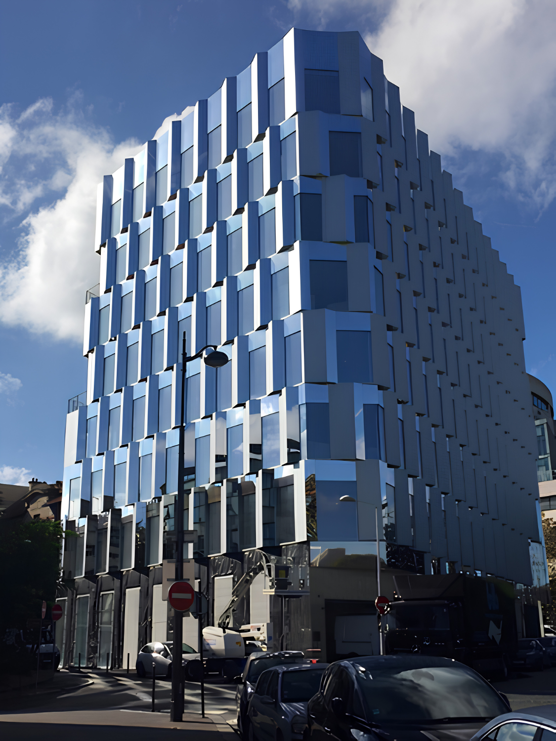 Façade du chantier SICRA à Gentilly équipée de vitrages isolants techniques fabriqués par LÉPÉE Vitrage
