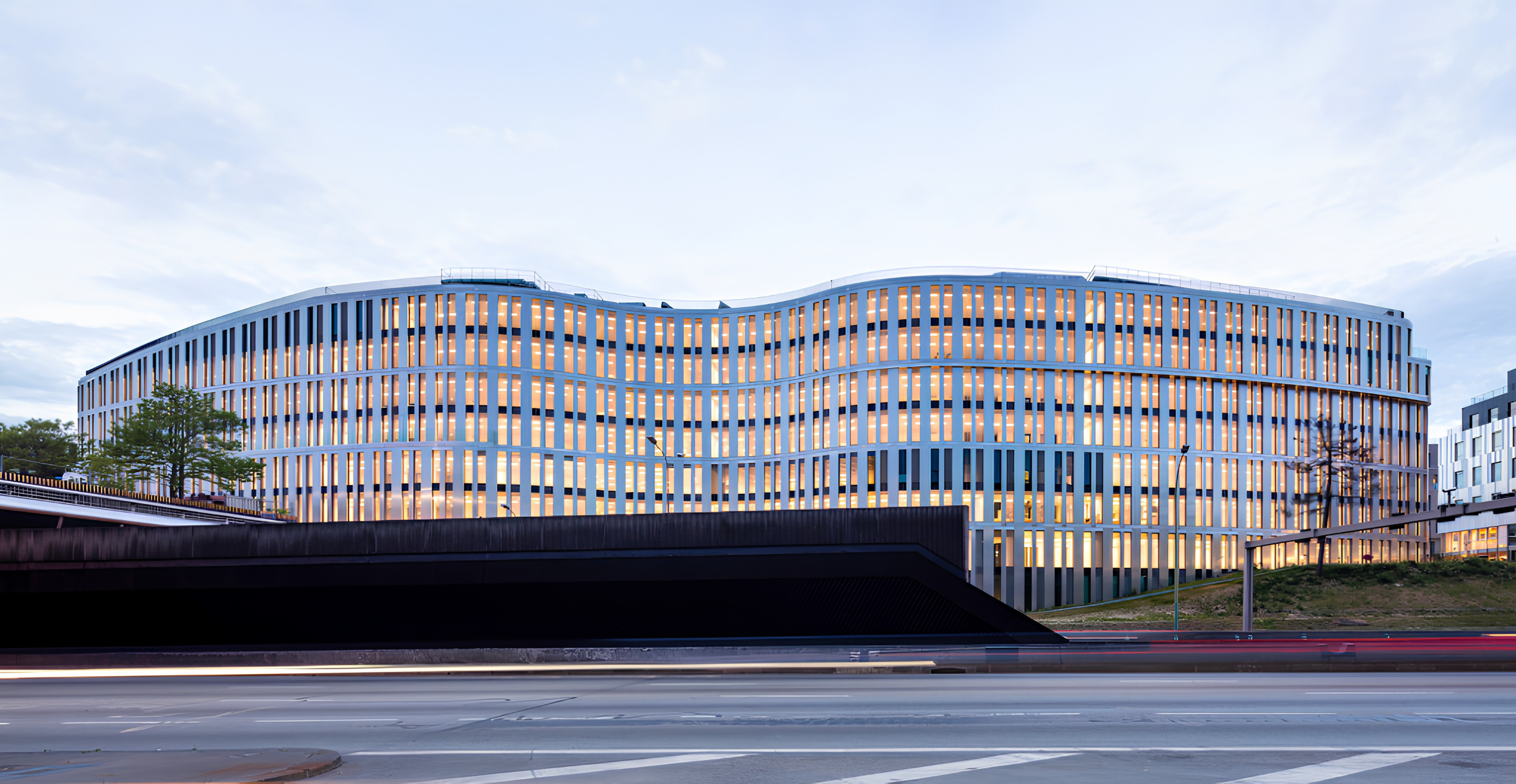 Façade du chantier View à Paris 20e équipée de vitrages isolants à contrôle solaire fabriqués par LÉPÉE Vitrage
