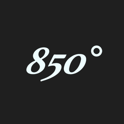 weisses logo von 850° auf schwarzem hintergrund