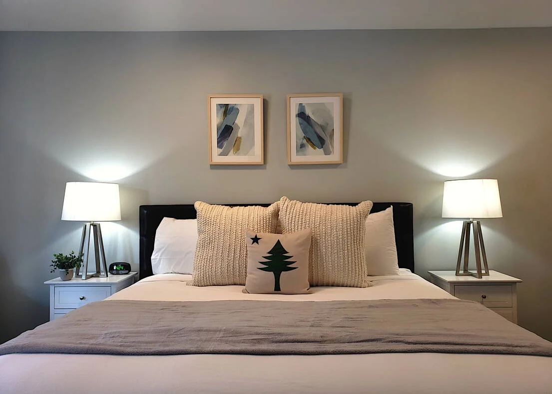 main street motel_king room_1.jpeg