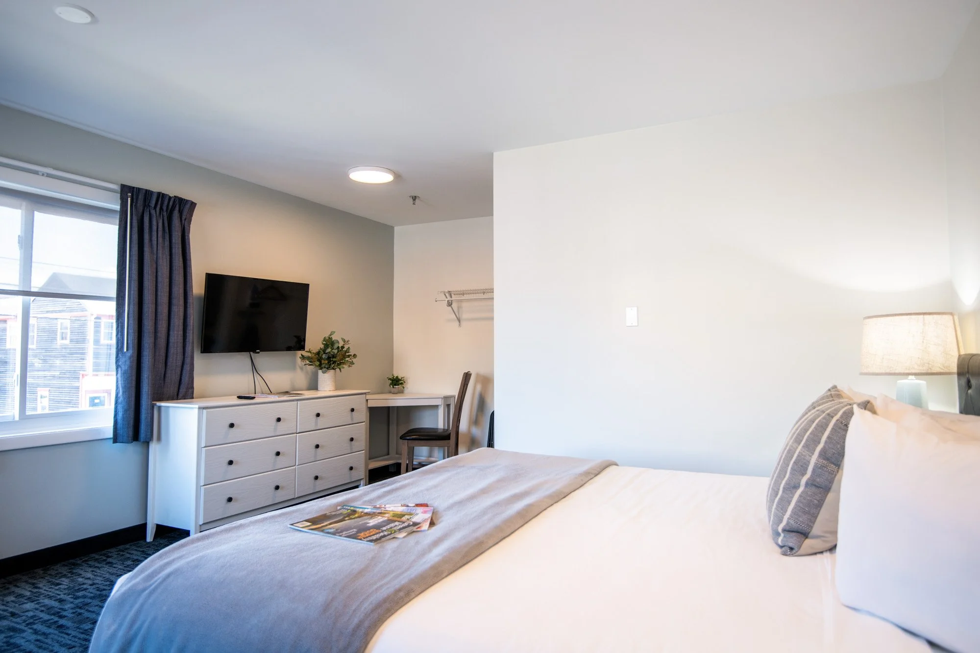 main street motel_king room_2.jpeg