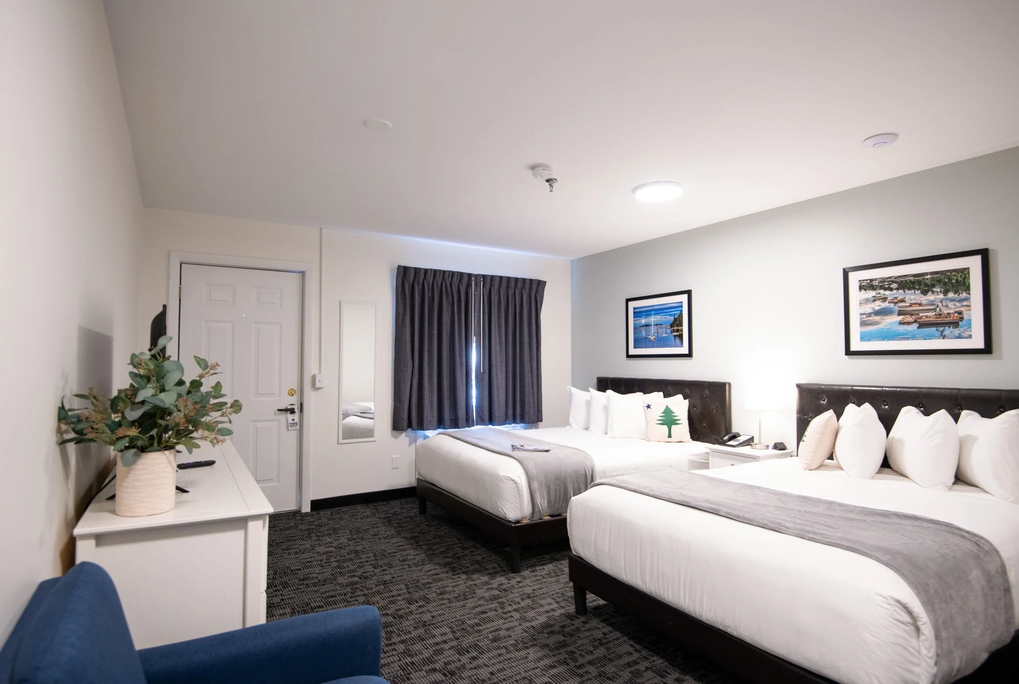 main street motel_double queen room_3.jpeg