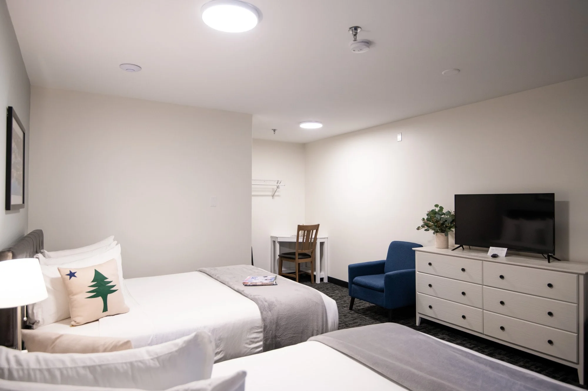 main street motel_double queen room_4.jpeg