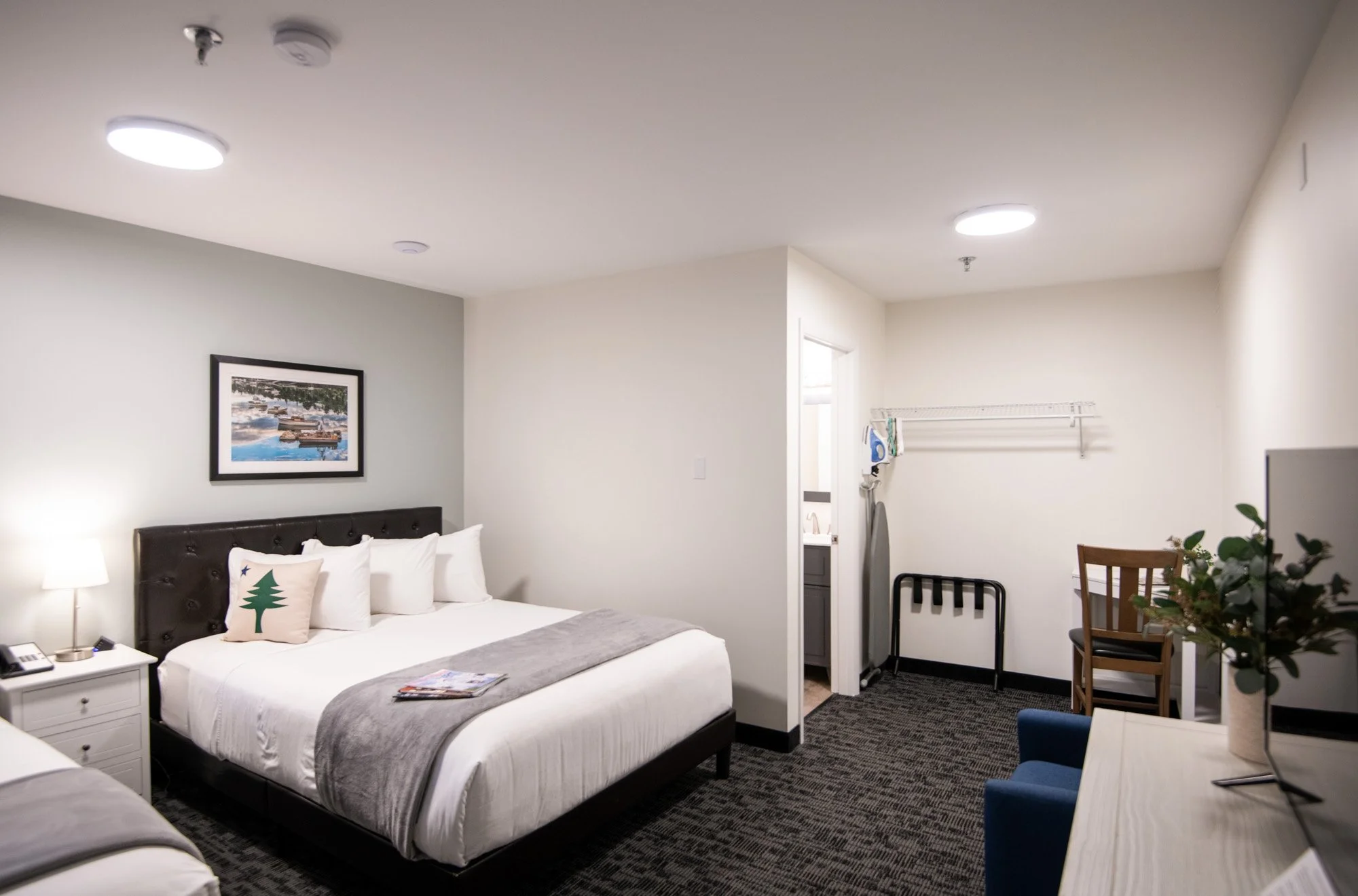 main street motel_double queen room_5.jpeg
