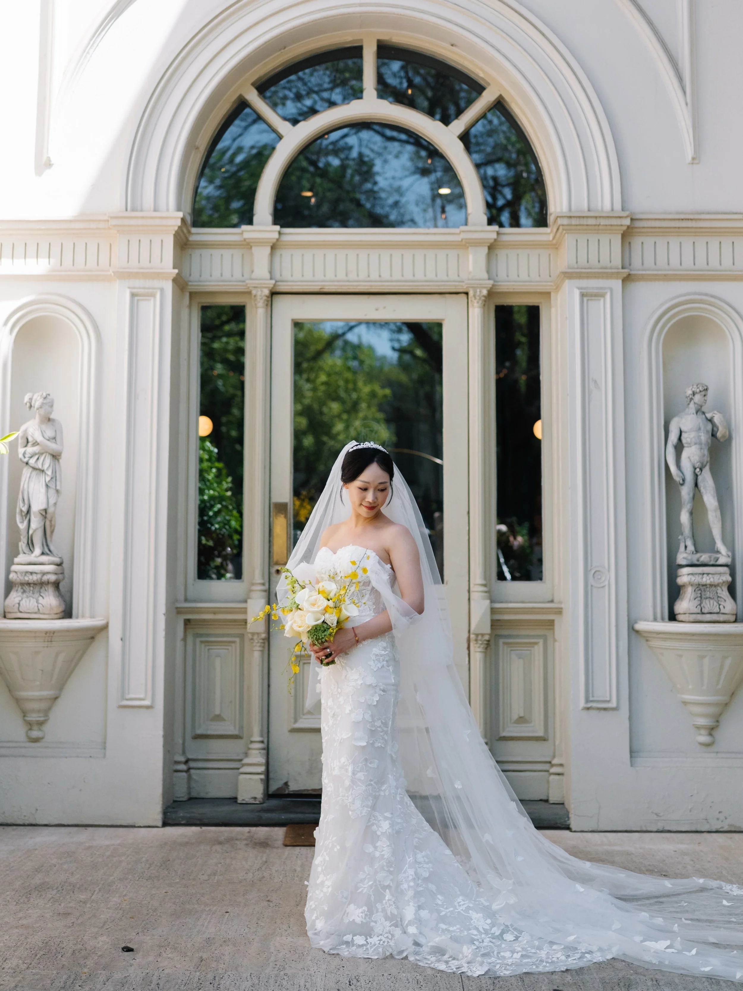 Doing the wedding florals for a friend is always special, but watching Lily hold this bouquet in ? Absolute chills🥹✨

Thanks for having us to design your bouquet on your big day💓@lilyyy_cps

Photogrpaher: @ravibarotstudio 

#melbournebride #melbour