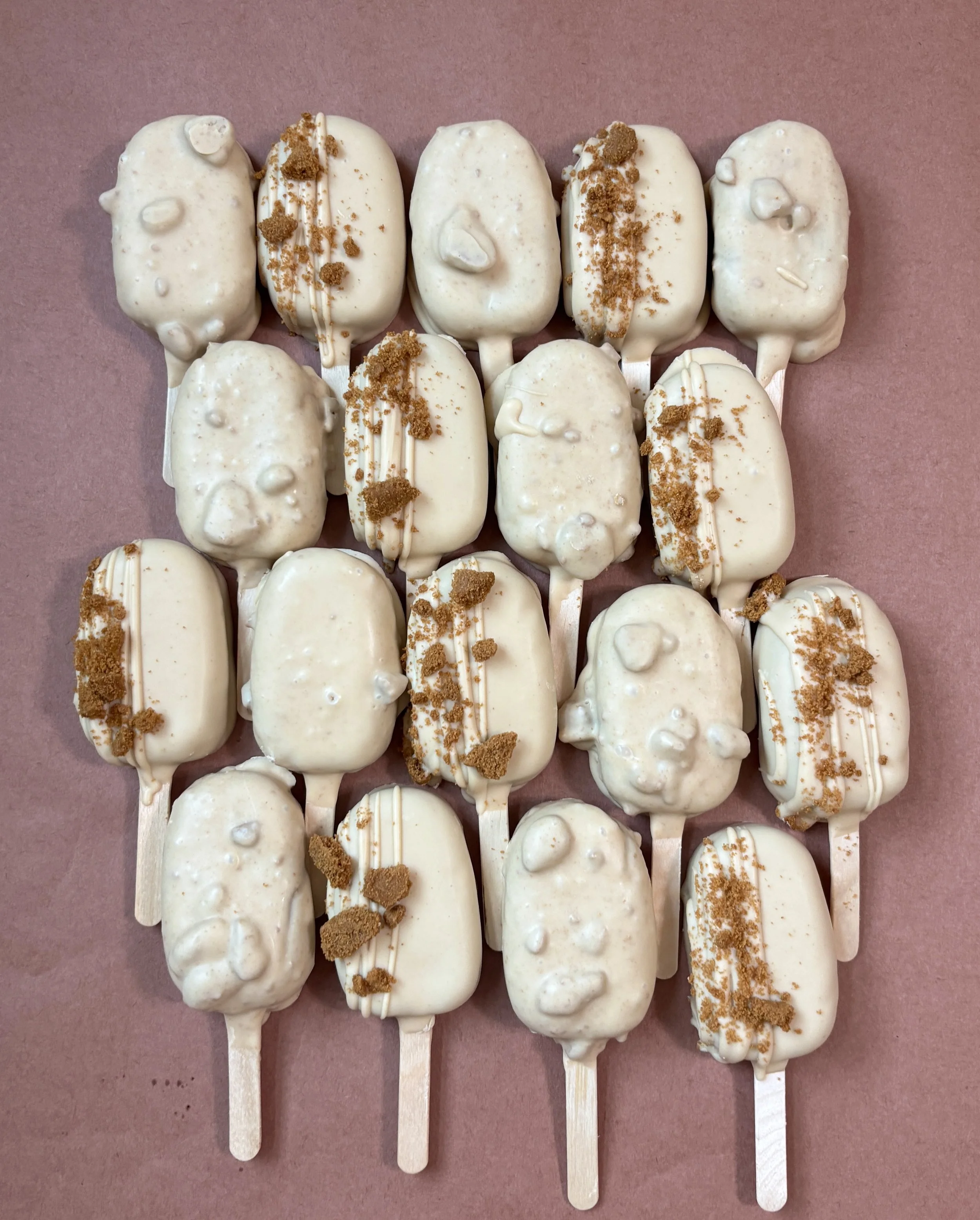 Biscoff. Our smooth and tasty cookie butter cake wit vanilla and Biscoff cookie butter candy coating and Biscoff cookies. 