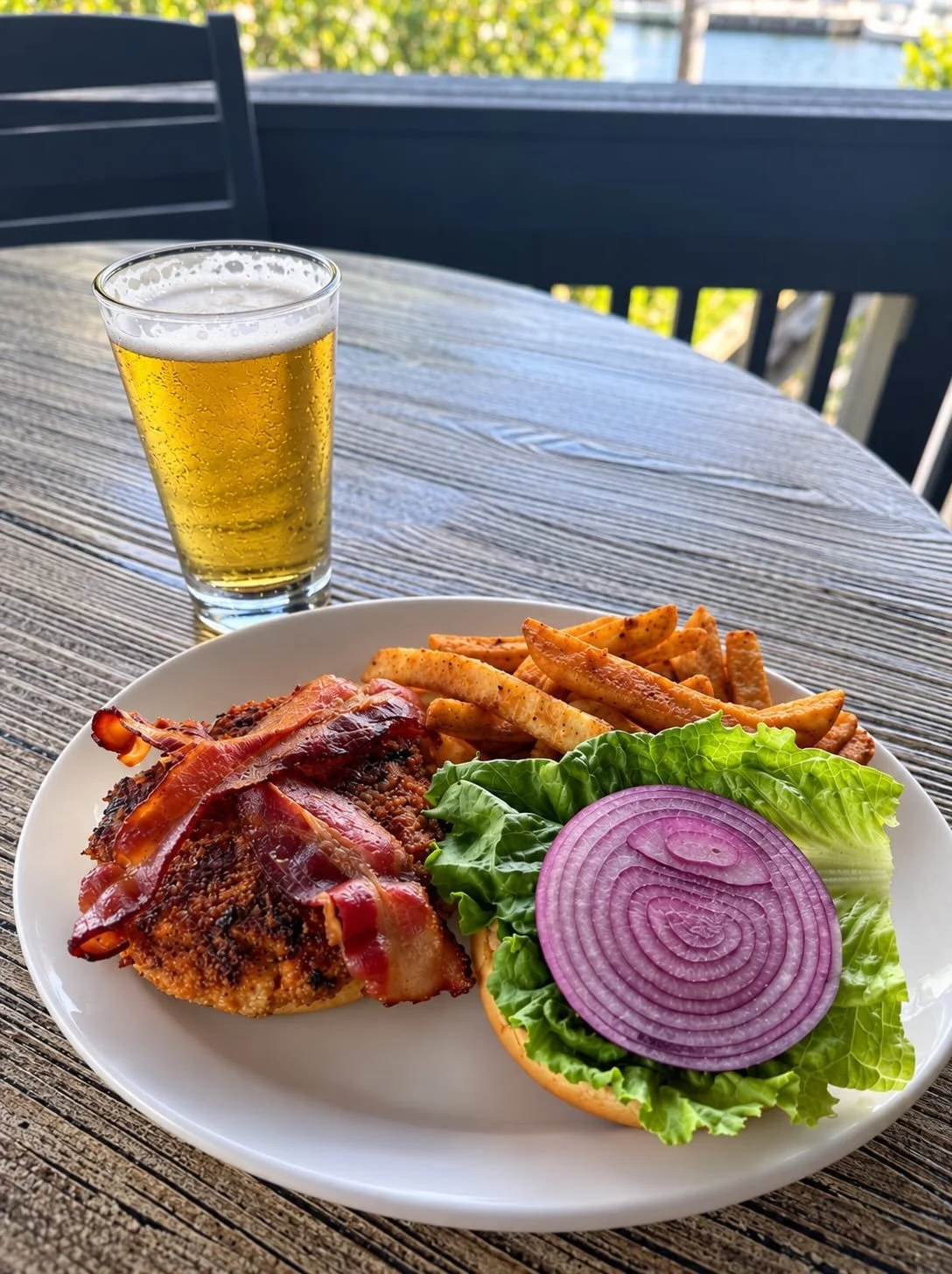 Good side? The Shrimp Burger has no bad side. 📸 Happy National Cheeseburger Day!