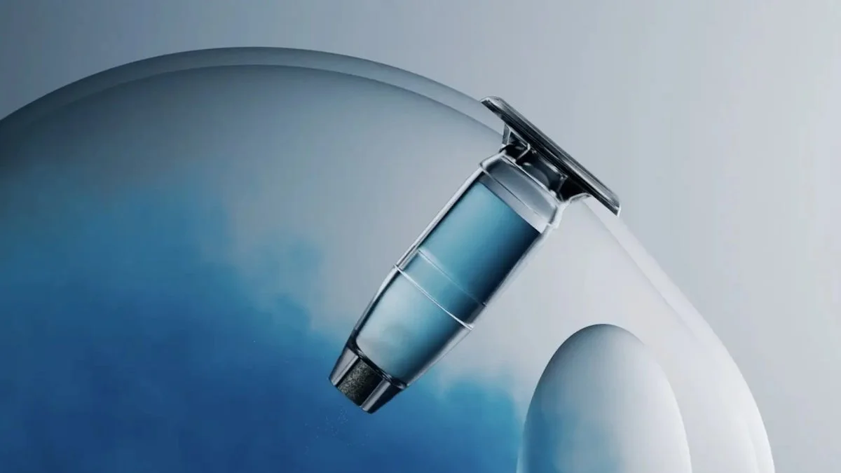 Close-up of the SUSVIMO implant to in the eye.
