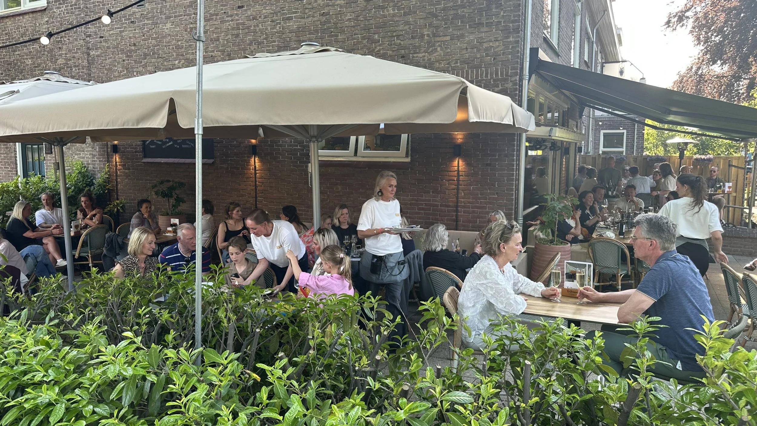 Terras Sebas Nijmegen vol.jpeg
