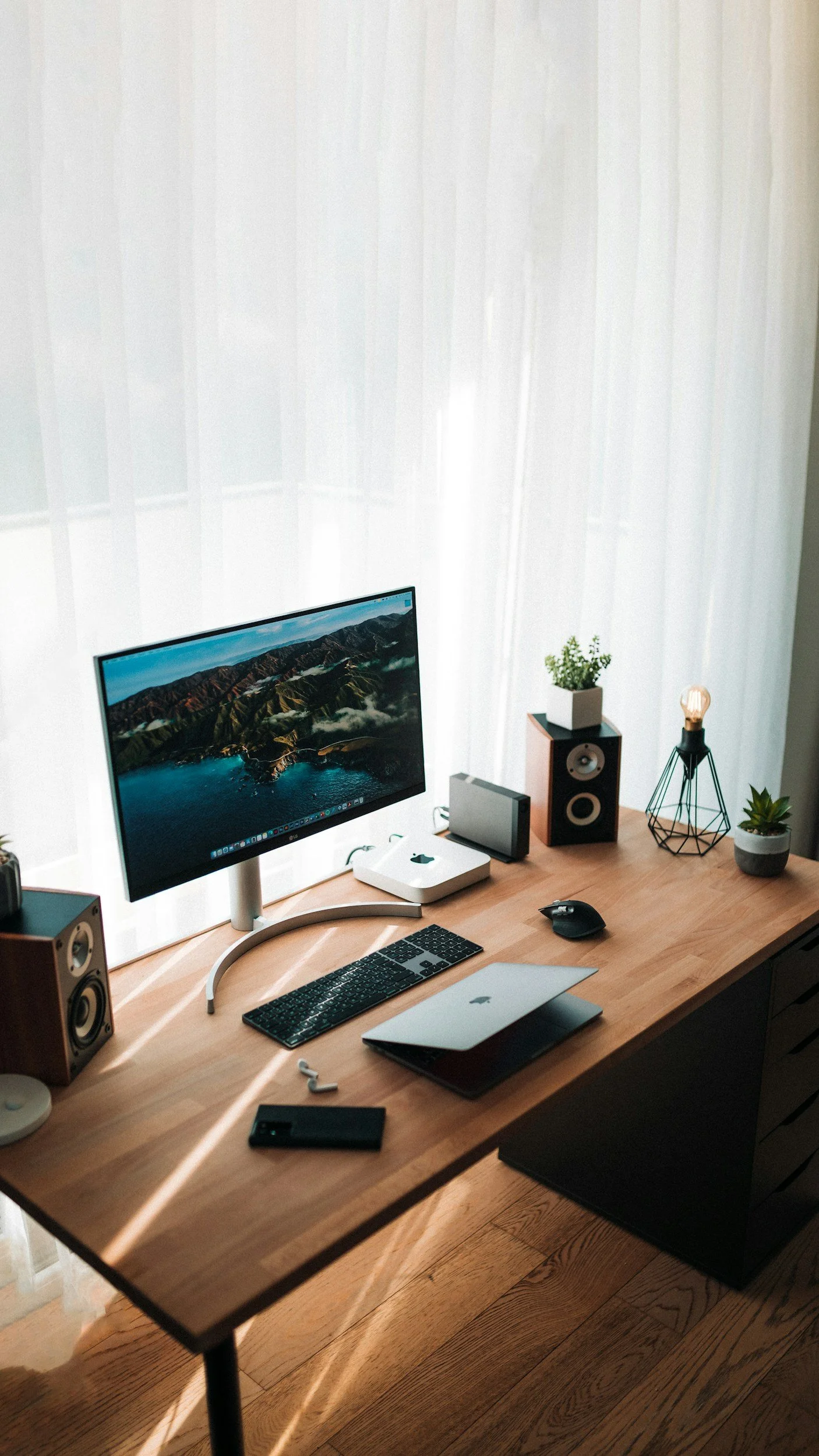 5 Desk Essentials for Supporting ADHD Focus