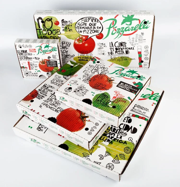 Multiple pizza boxes with colorful handwritten and illustrated designs, including tomatoes and pizza slices, featuring text in Spanish and the Pizzarelli logo.