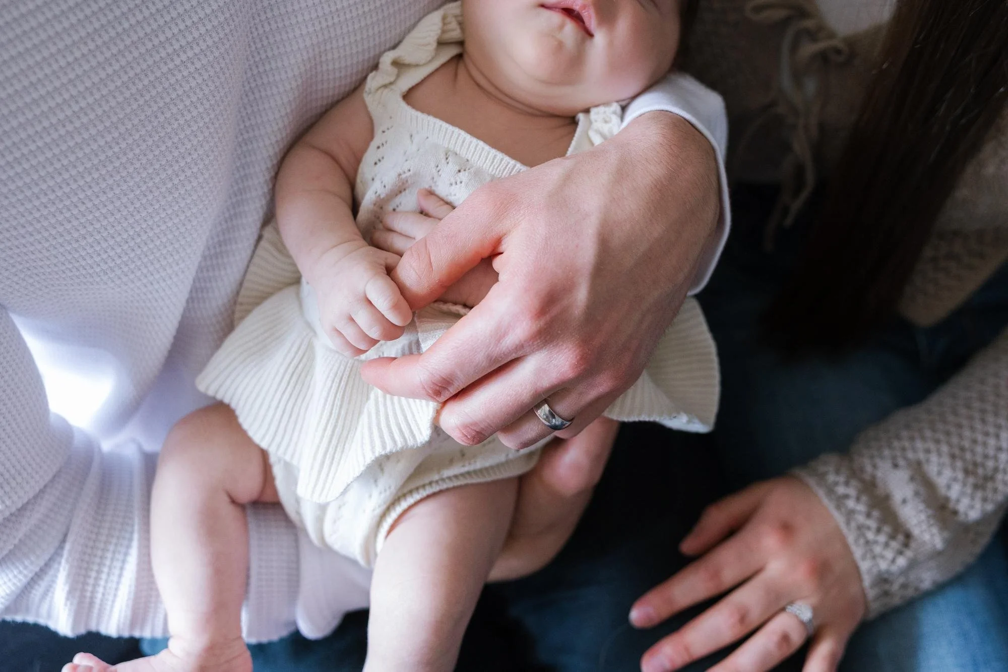 Winnipeg-newborn-and-maternity-photographer-sari-risbey-photography-2.jpg