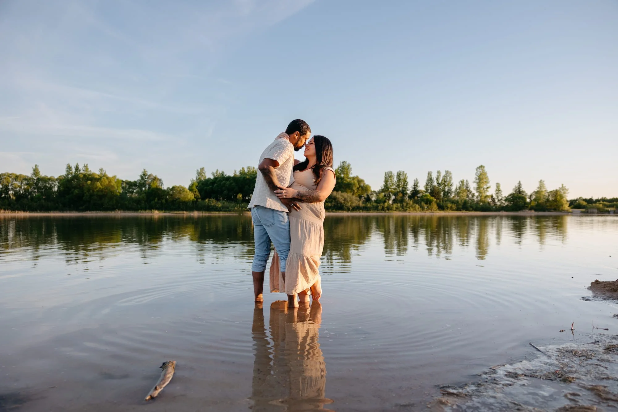 What to Wear for Maternity Photos: 3 Outfit Tips for Dreamy Beach Maternity Photos in Manitoba