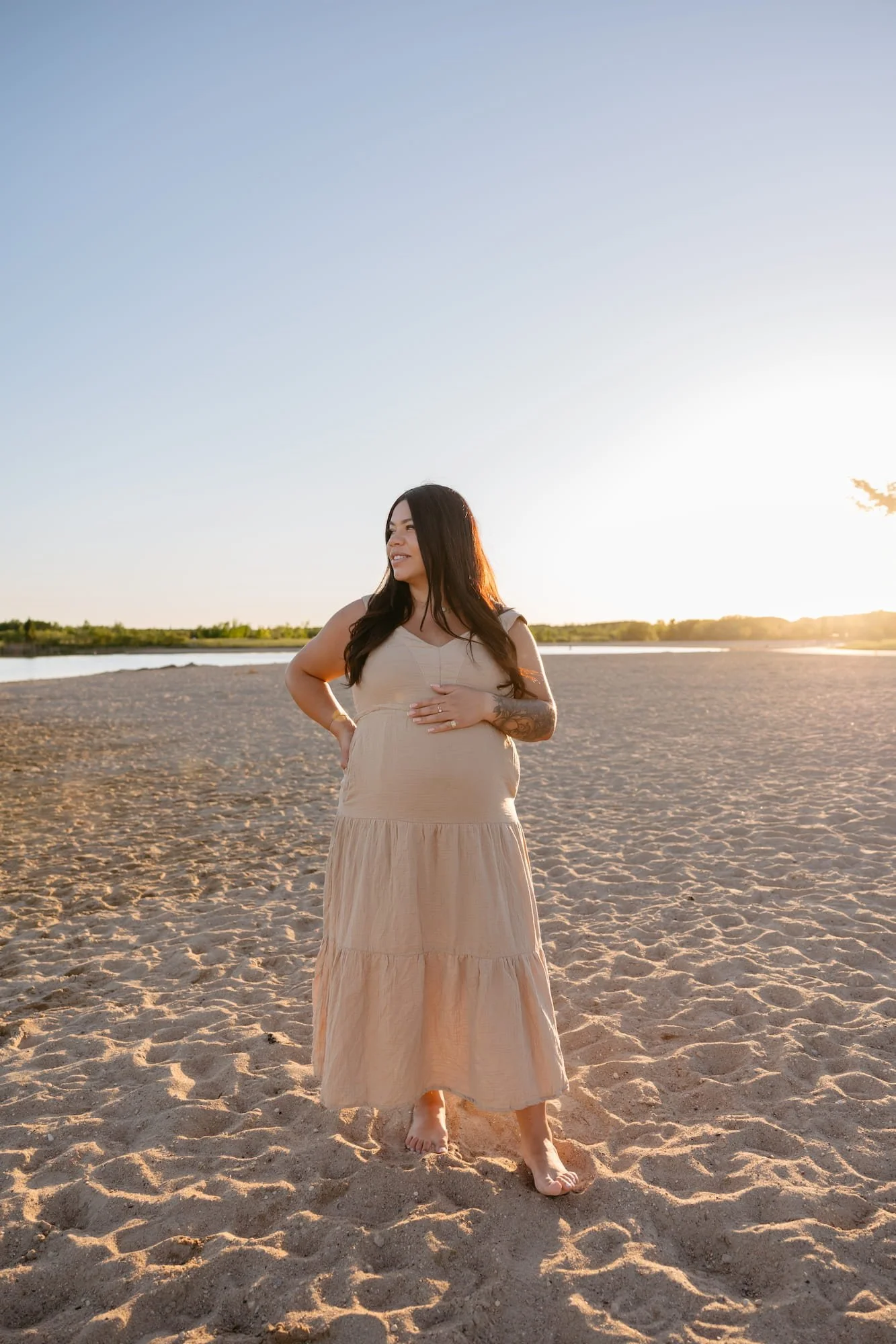 golden-hour-beach-maternity-portrait-winnipeg