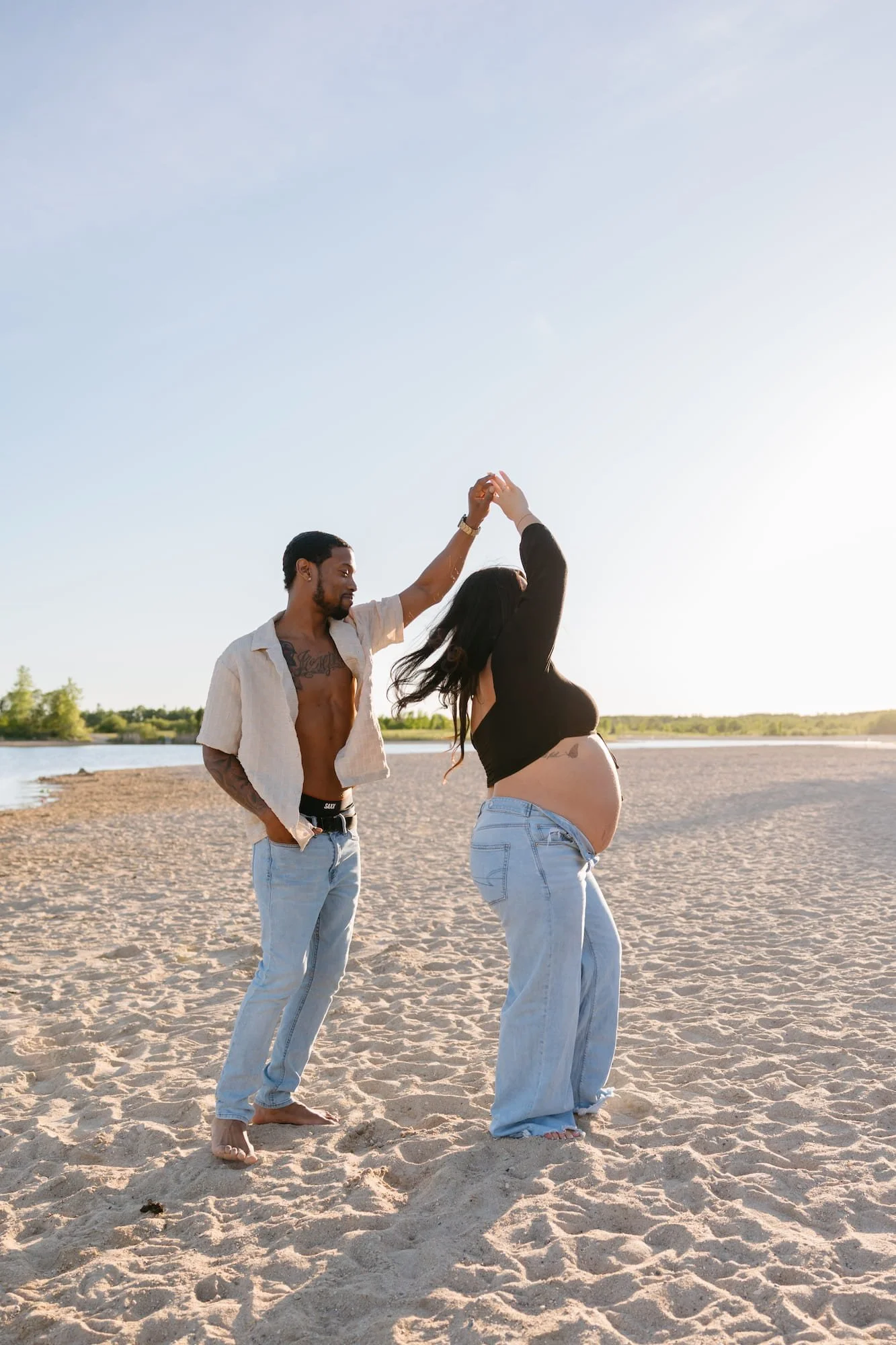 beach-maternity-couple-twirl-winnipeg-manitoba