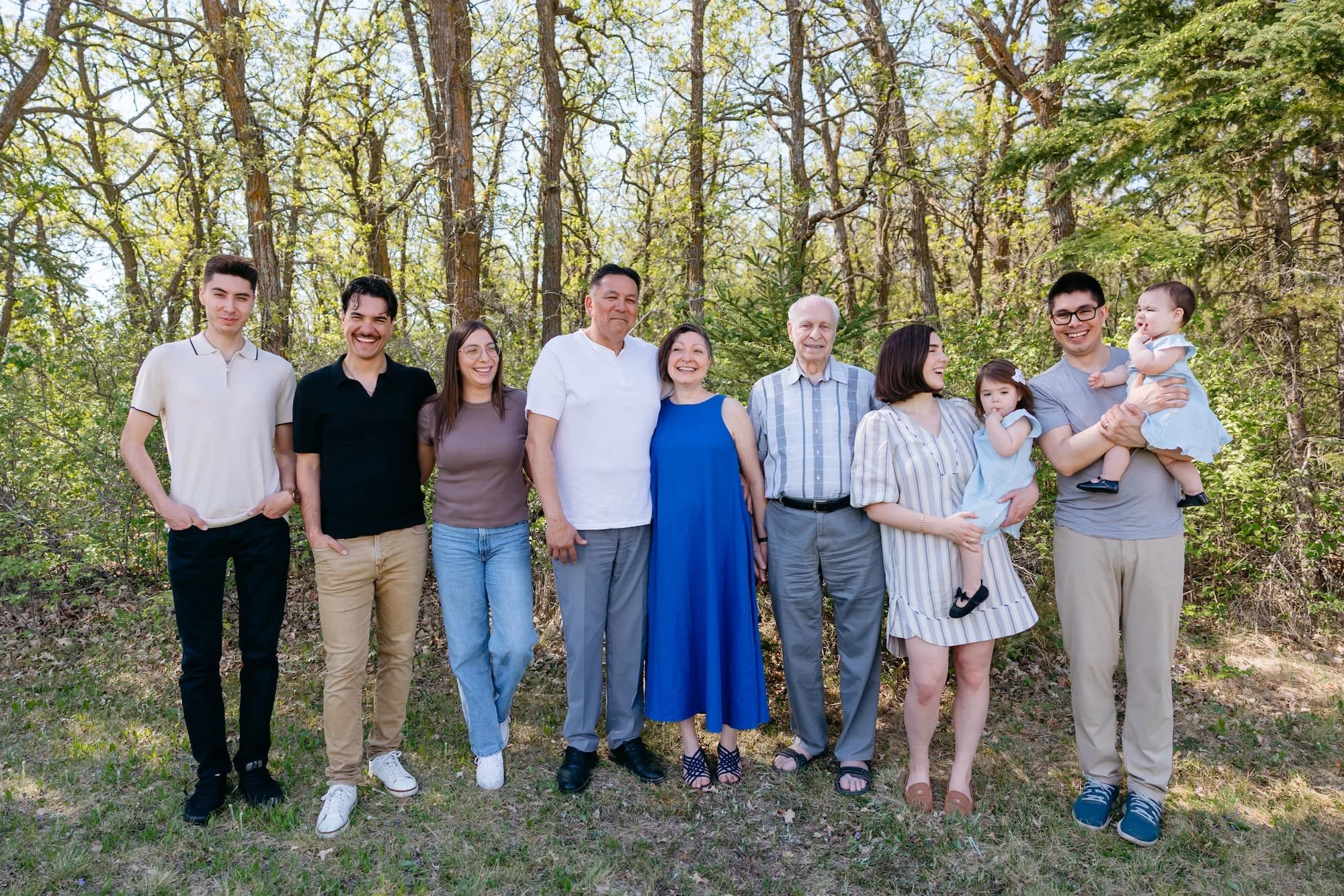 winnipeg-extended-family-photographer-multigenerational-portrait.jpg