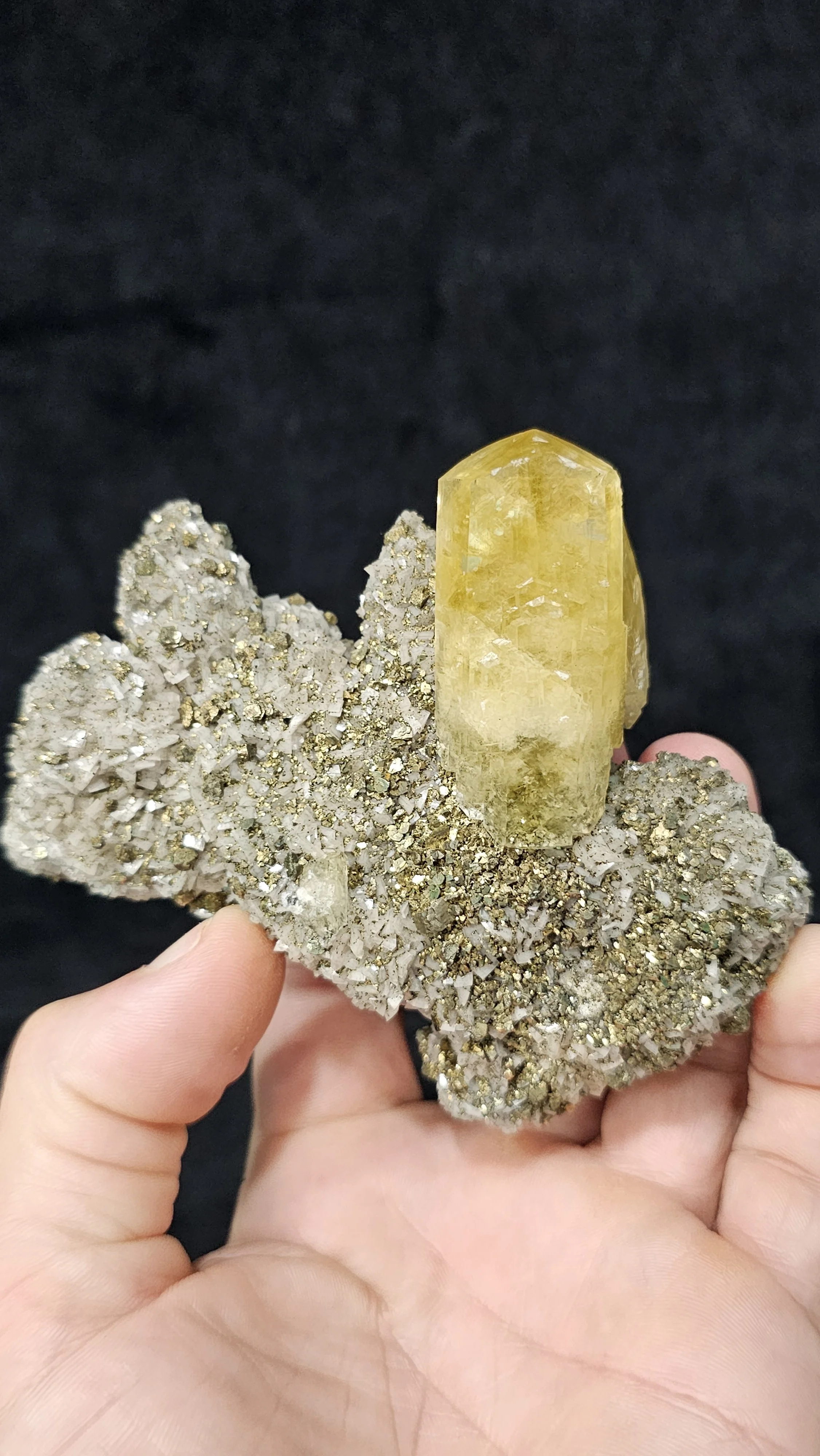 Columnar Yellow Calcite with Quartz and Chalcopyrite