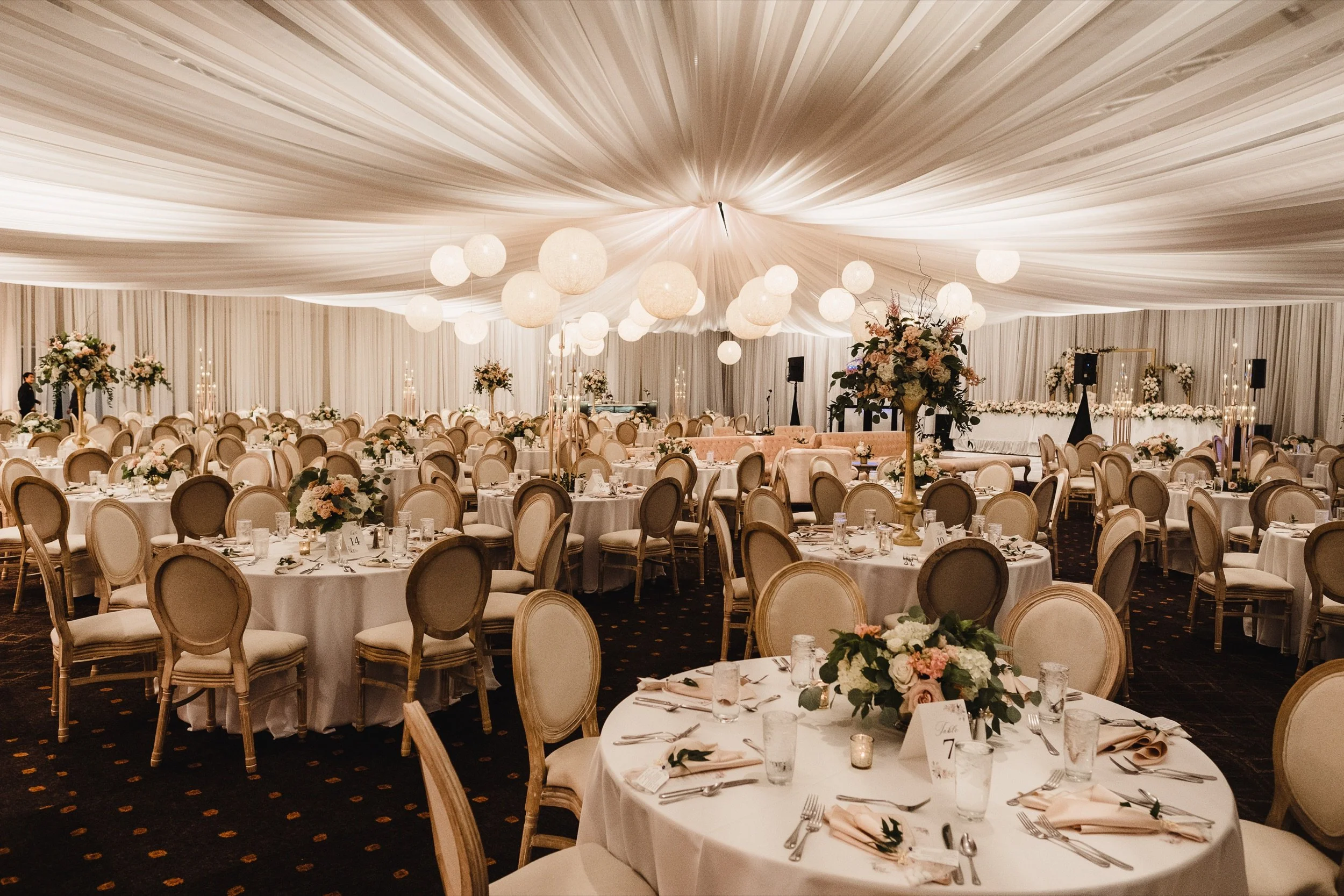 wisconsin-dells-wedding-decor-rental-signature-events-wi-043.jpg