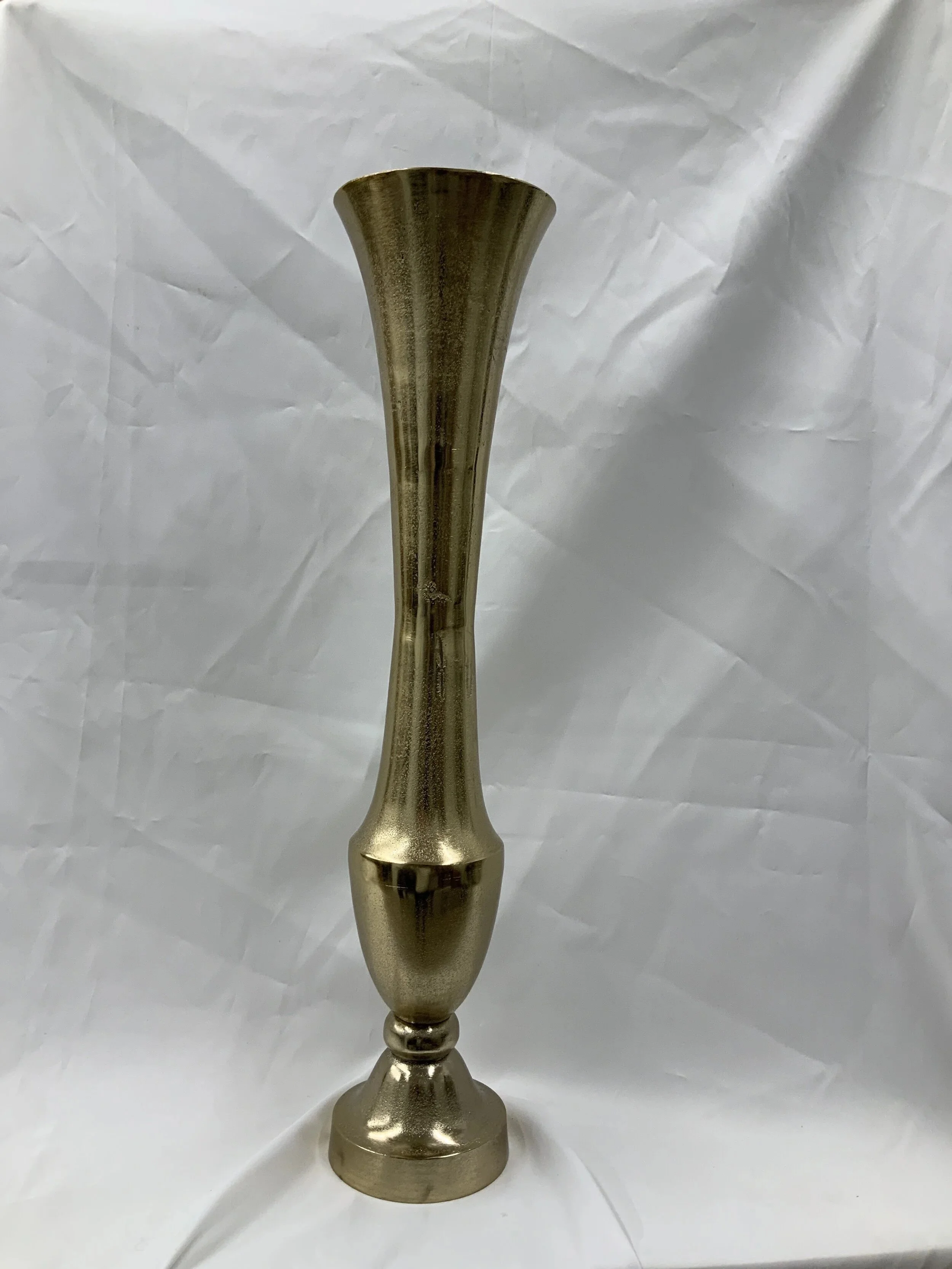 wisconsin-dells-wedding-vase-rental-gold-signature-events-wi-092.jpg