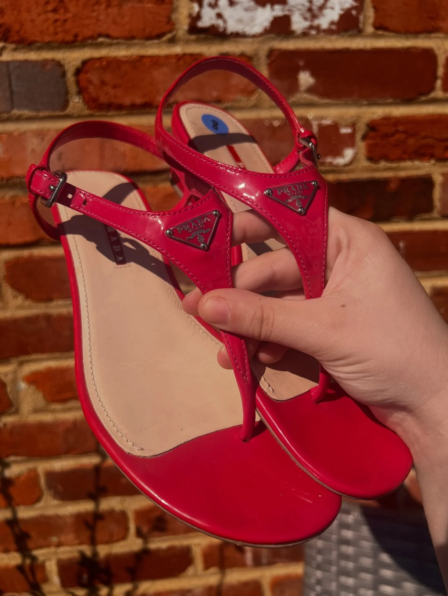 Prada Thong Wedge Hot Pink Sandals!!!
New arrival priced at 129.99 Size 8!!
#designer #shopping #supportsmallbusiness