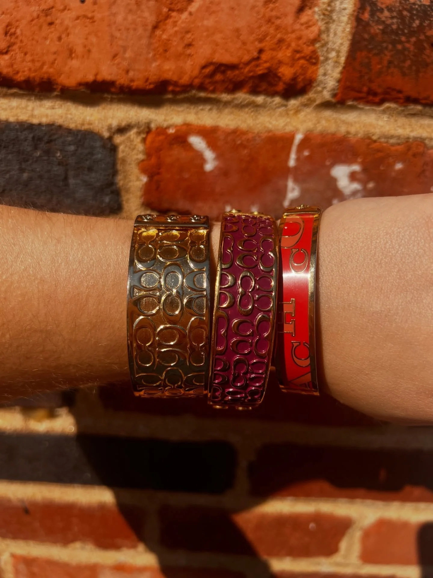 Adorable Coach Bangles!!!!
Gold Logo Heavy: $38.99
Purple Logo Bangle: $28.99
Pink Monogram Bangle: $26.99
#designer #shopping #supportsmallbusiness