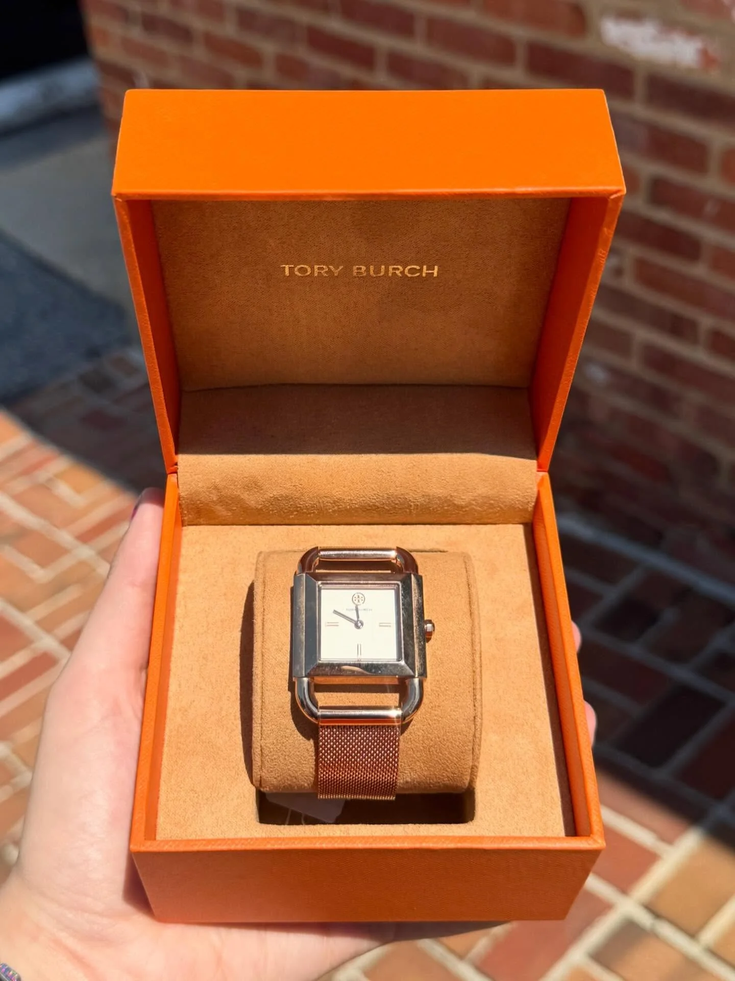 Tory Burch Watch
$189.99

#Consignment #DesigerConsigner #ToryBurch #ShopSmall #consignwithus