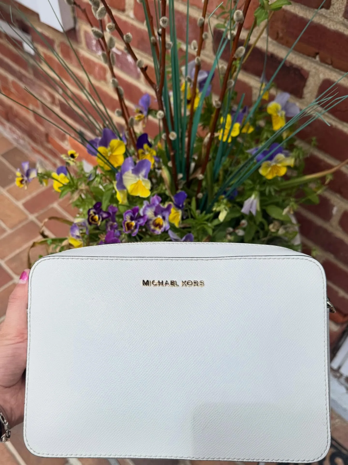 Perfect Crossbody for Summer!
$52.99

Authenticity always guaranteed 

#shopnow #consignwithus #designerconsigner #shopsmall #michaelkors