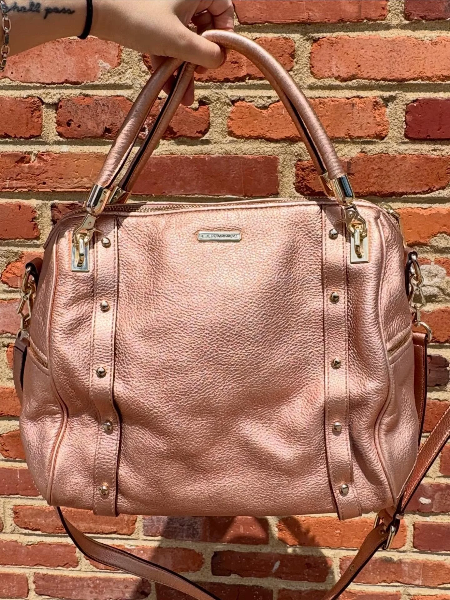 Rebecca Minkoff Rose Gold Pebbled Leather Tote
$114.99

#shopwithus #rebeccaminkoff #designerconsigner #shopsmall #consignment