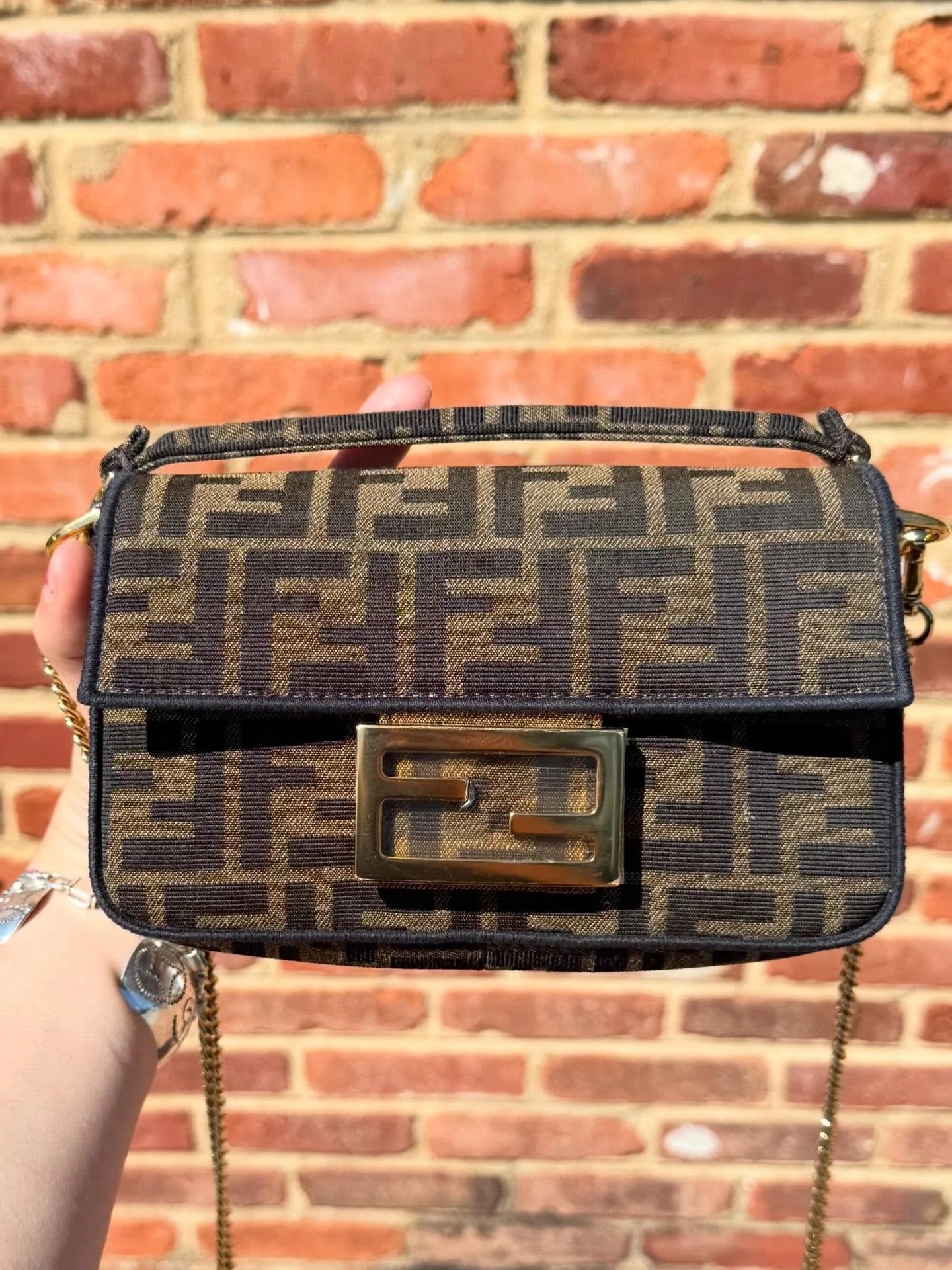 Stunning LIKE NEW Fendi Baguette Handbag

Retail $2,500, OUR PRICE $1,858.99

Authenticity always guaranteed 

#fendi #designerconsigner #fendibaguette #consignment #shopsmall